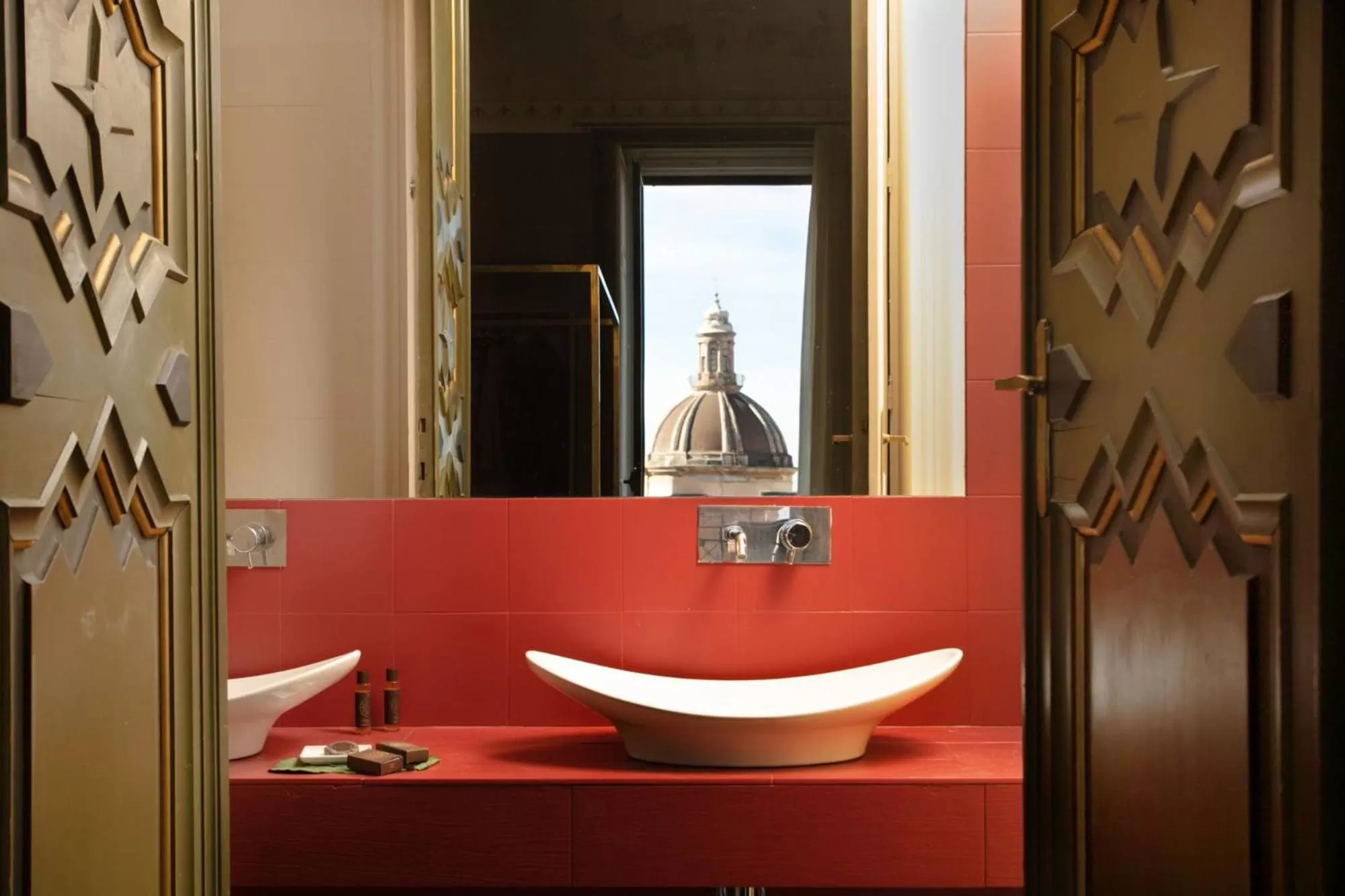 Bathroom in 81 Suite and Breakfast