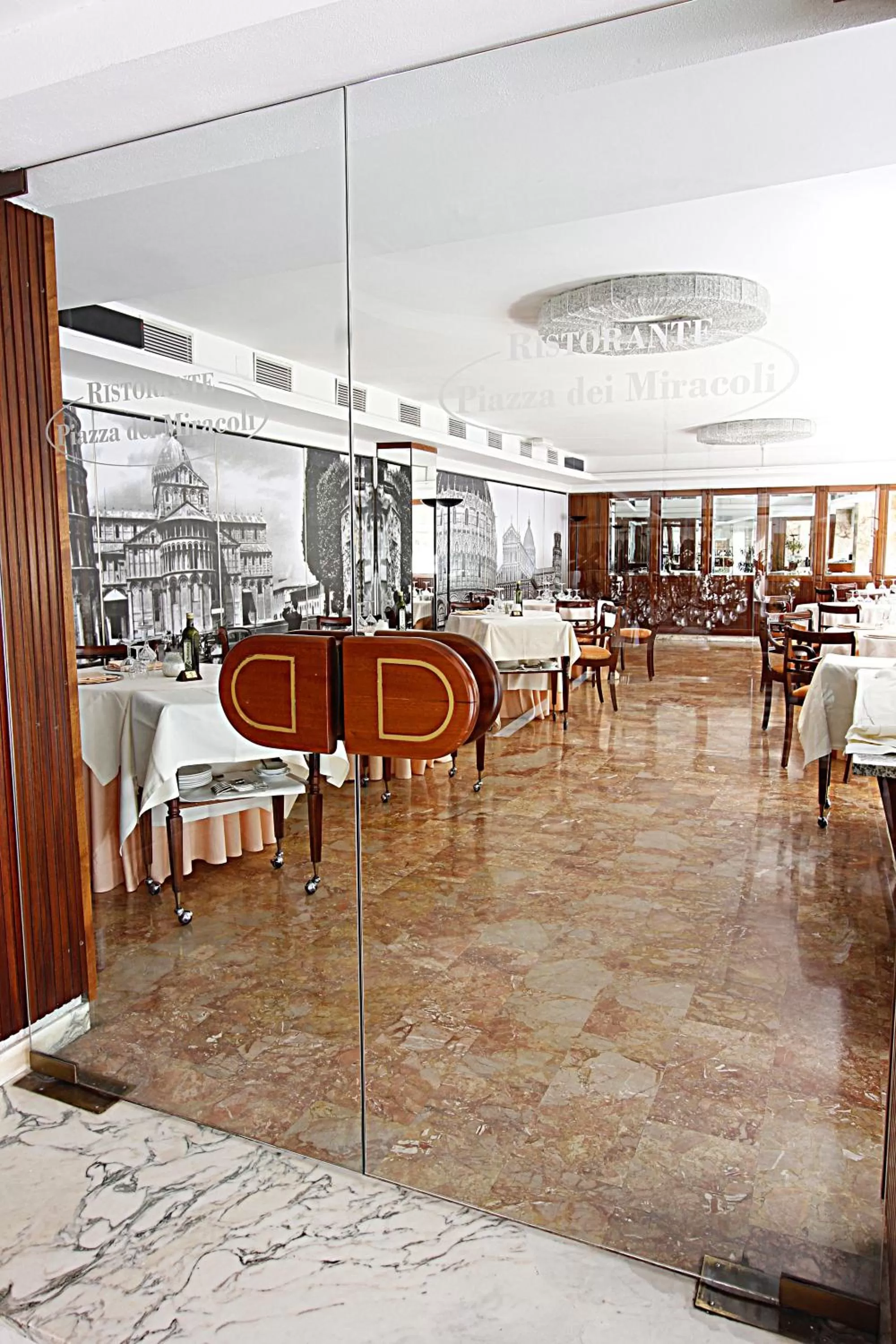 Restaurant/places to eat in Grand Hotel Duomo