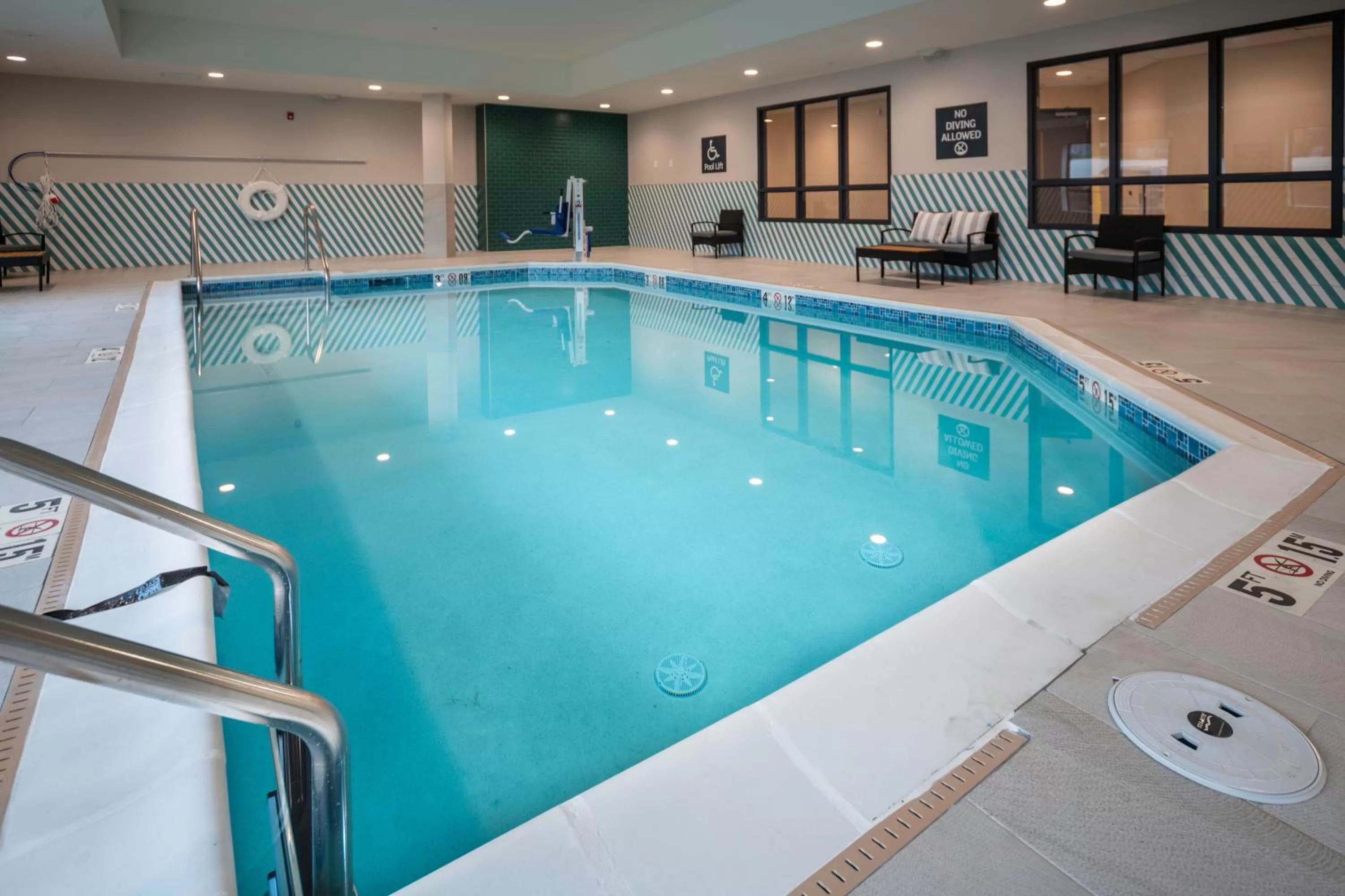 Swimming pool in Holiday Inn St Louis - Creve Coeur by IHG