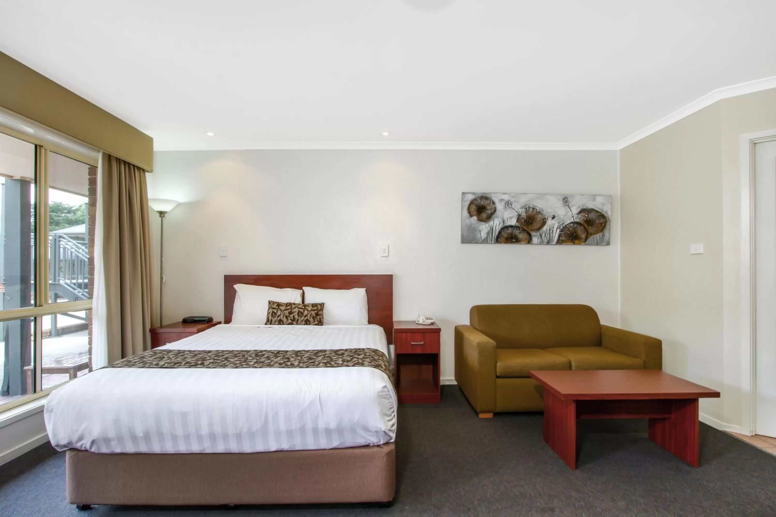 Bed in Thunderbird Motel Yass