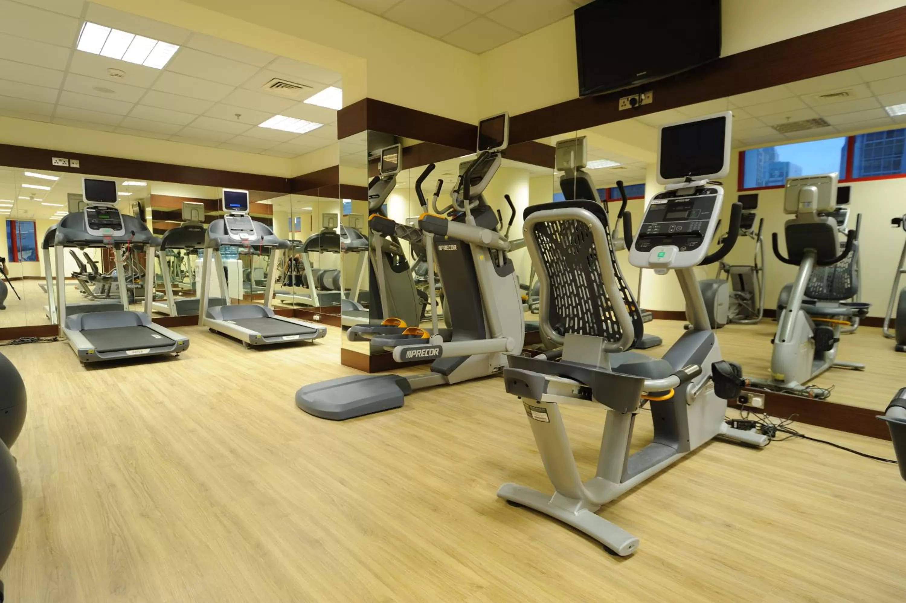 Fitness centre/facilities in City Seasons Al Hamra Hotel