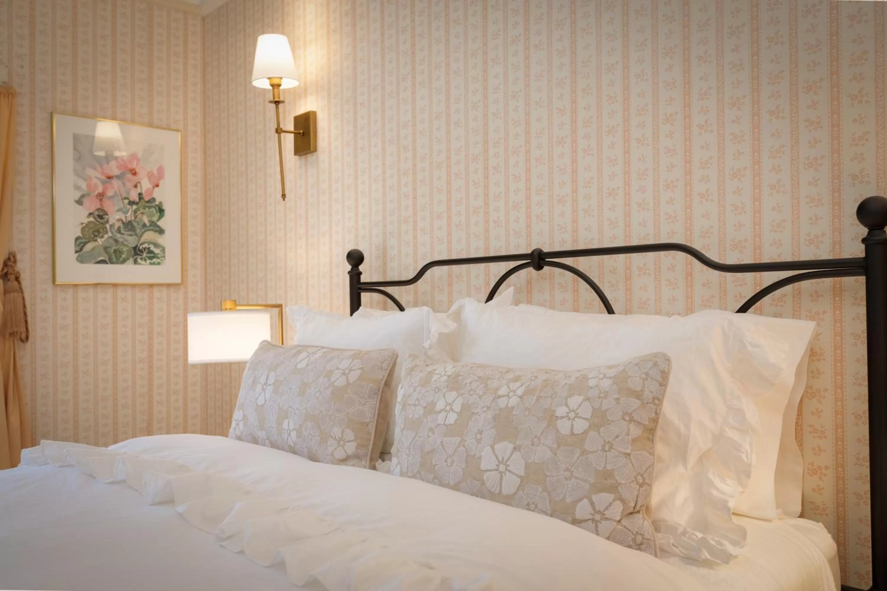 Bed in Mill Rose Inn