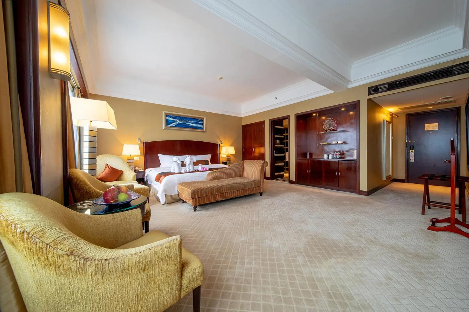 Photo of the whole room, Bed in Grand International Hotel