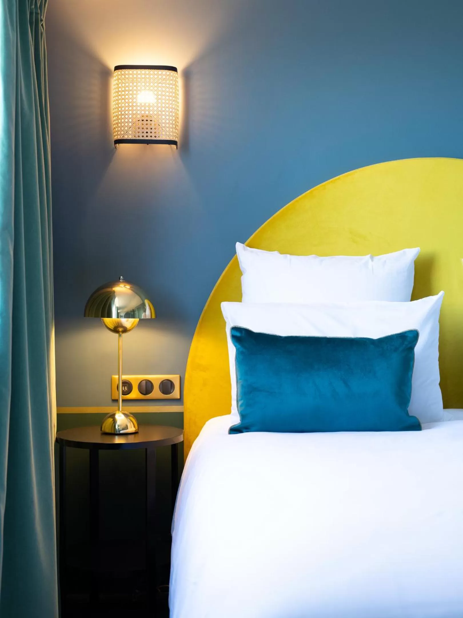 Bedroom, Bed in Hotel Mercure Roscoff Bord De Mer