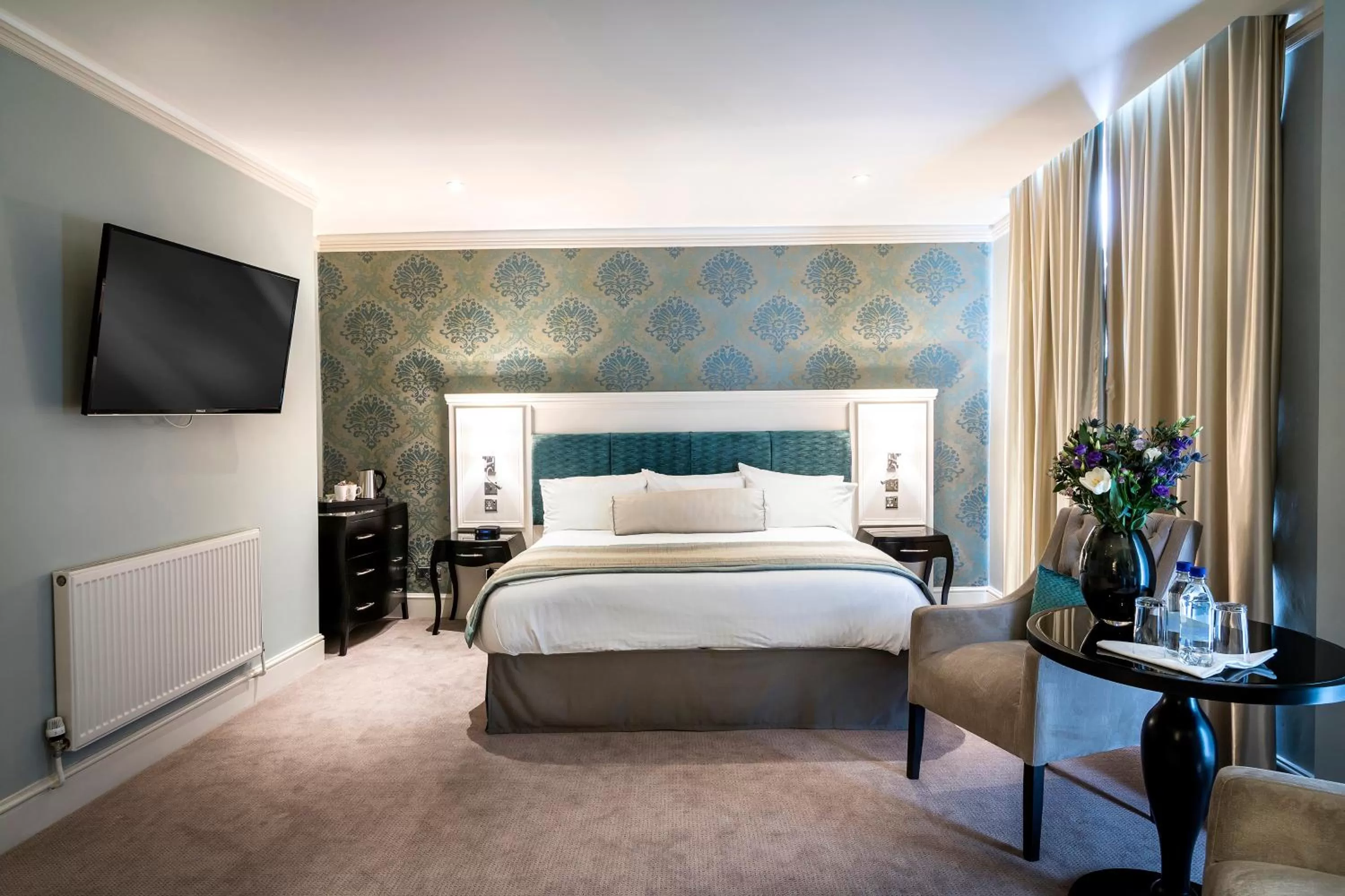 Bedroom, Bed in The Swan Hotel, Wells, Somerset - The Coaching Inn Group