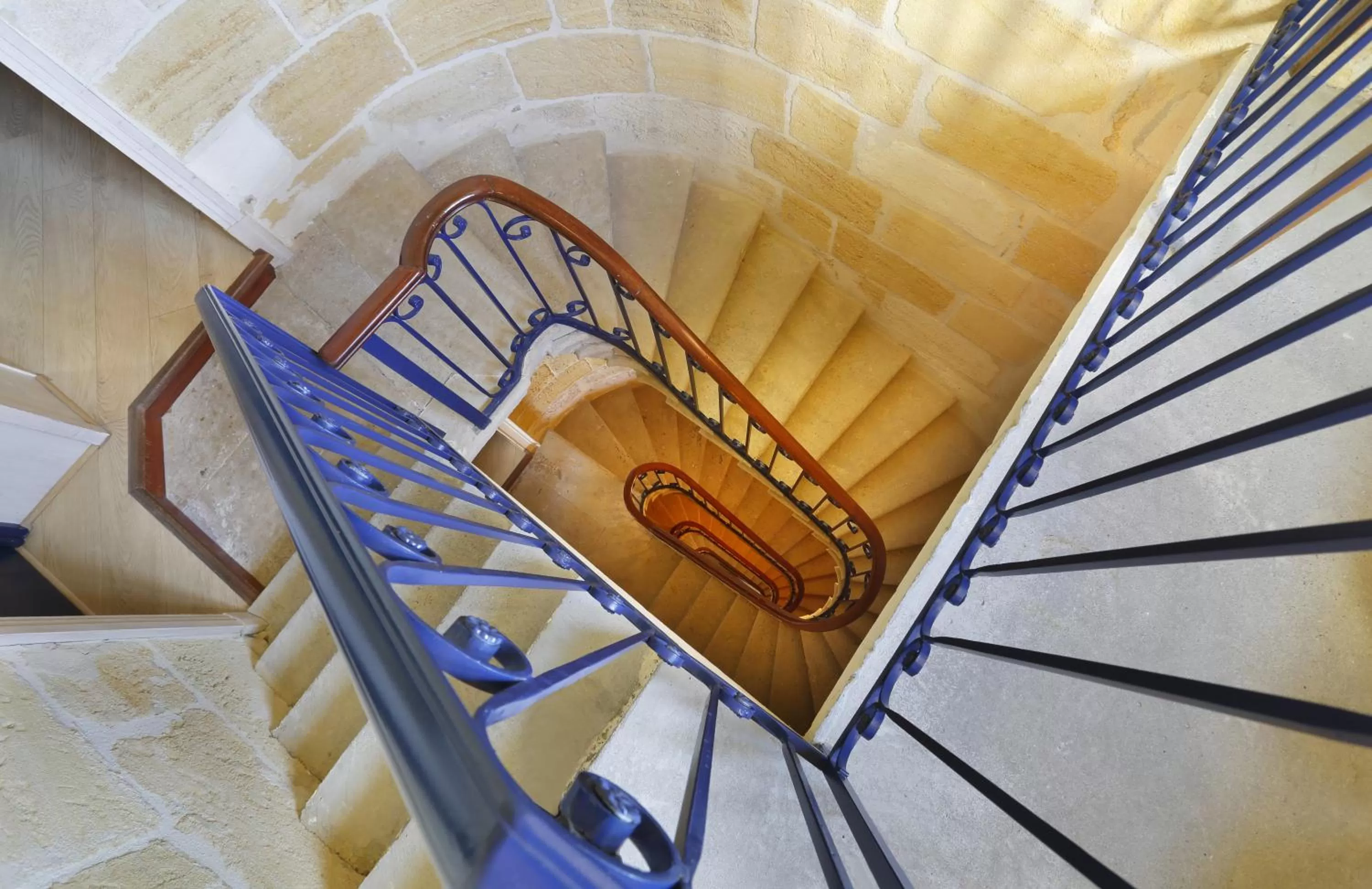 Lobby or reception in Hôtel La Tour Intendance