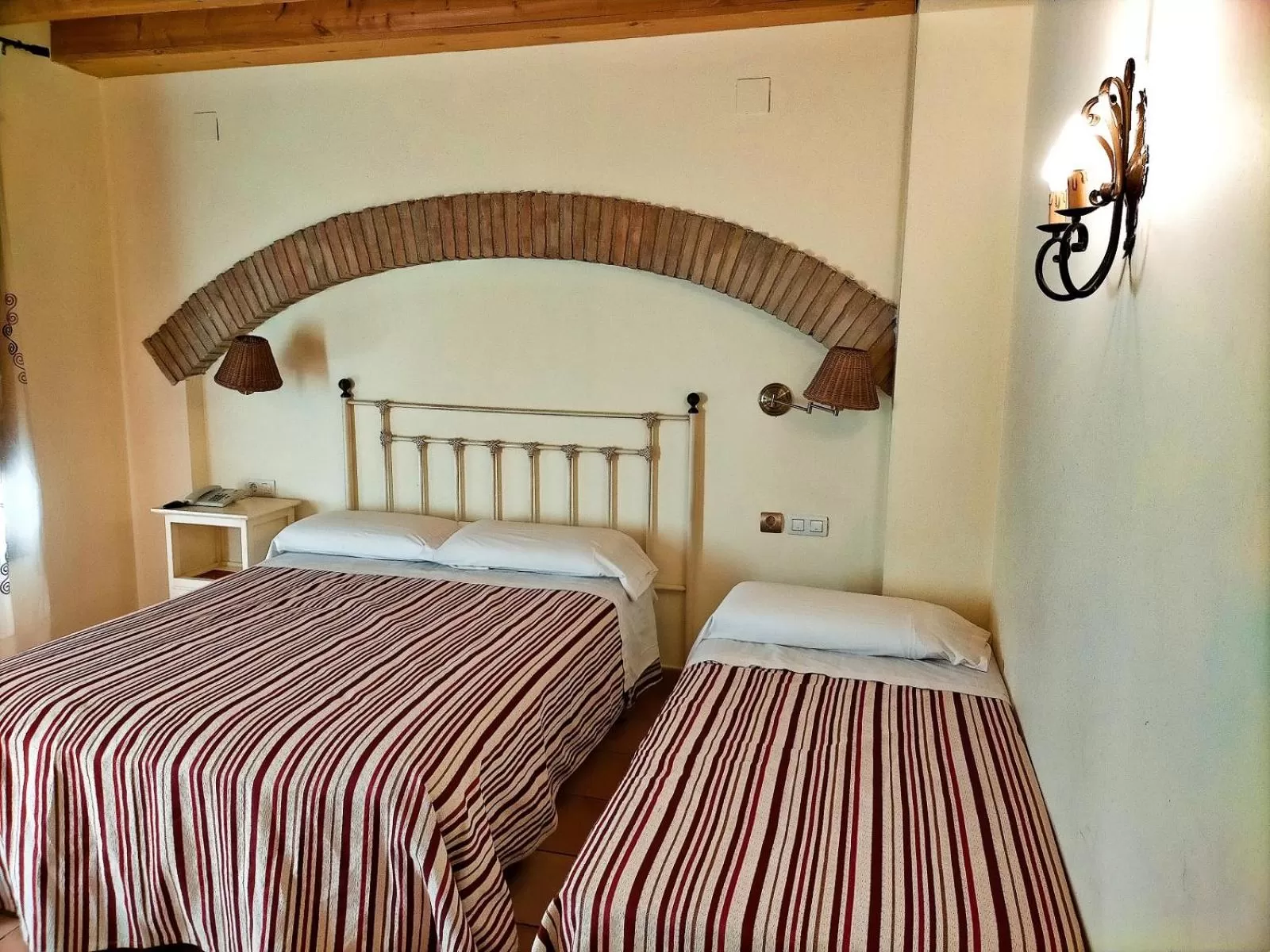 Bedroom, Bed in Abadía Hotel