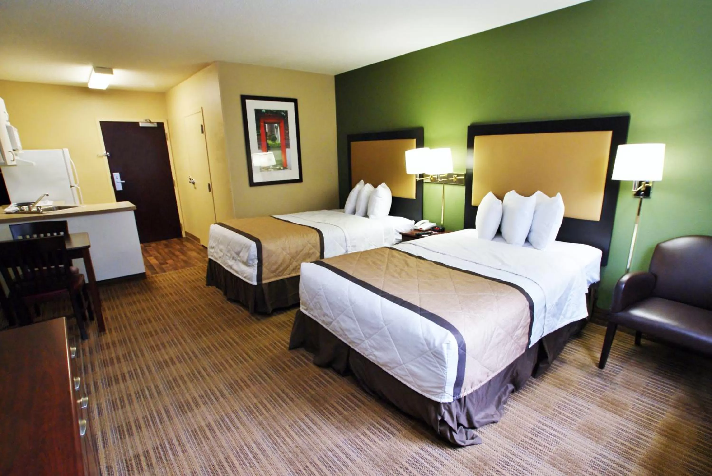 Bed in Extended Stay America Suites - Kansas City - Overland Park - Quivira Rd