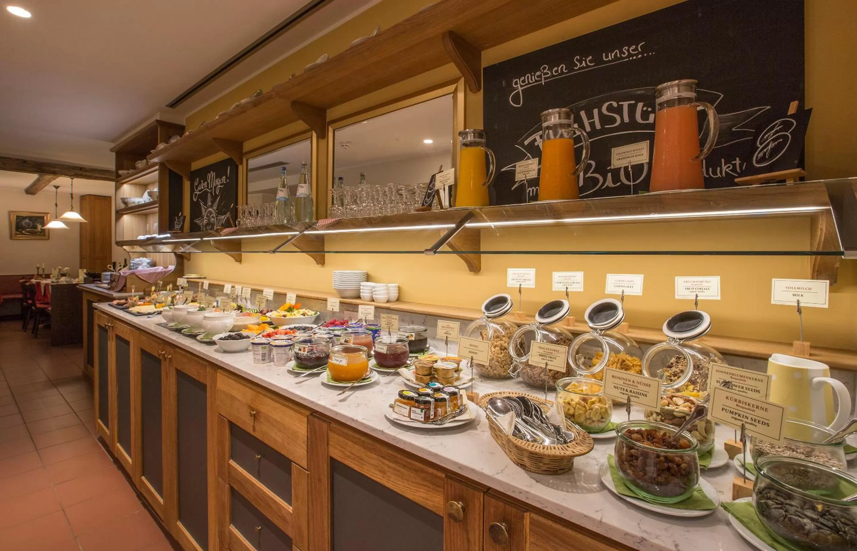 Buffet breakfast in Romantik Hotel Zur Glocke