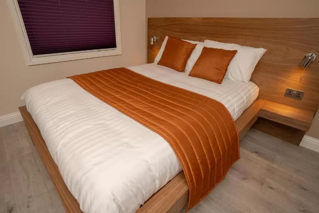 Bed in Eagle Hotel Luton Airport