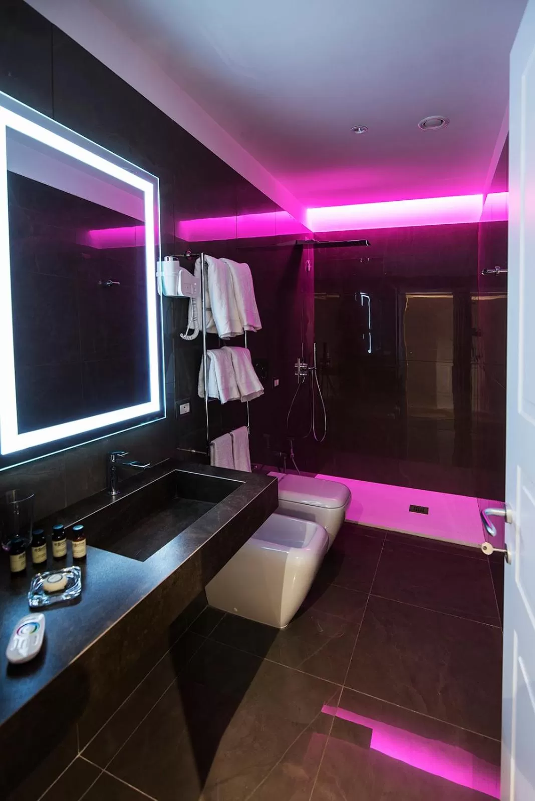Bathroom in Caruso Place Luxury Rooms & Suites