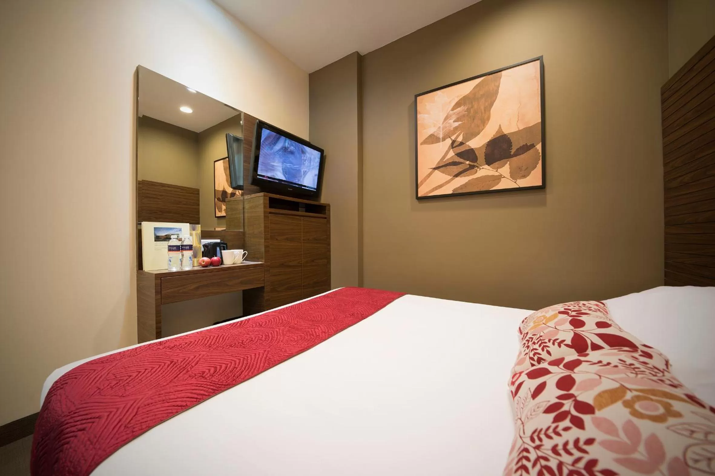 Bed in Value Hotel Thomson