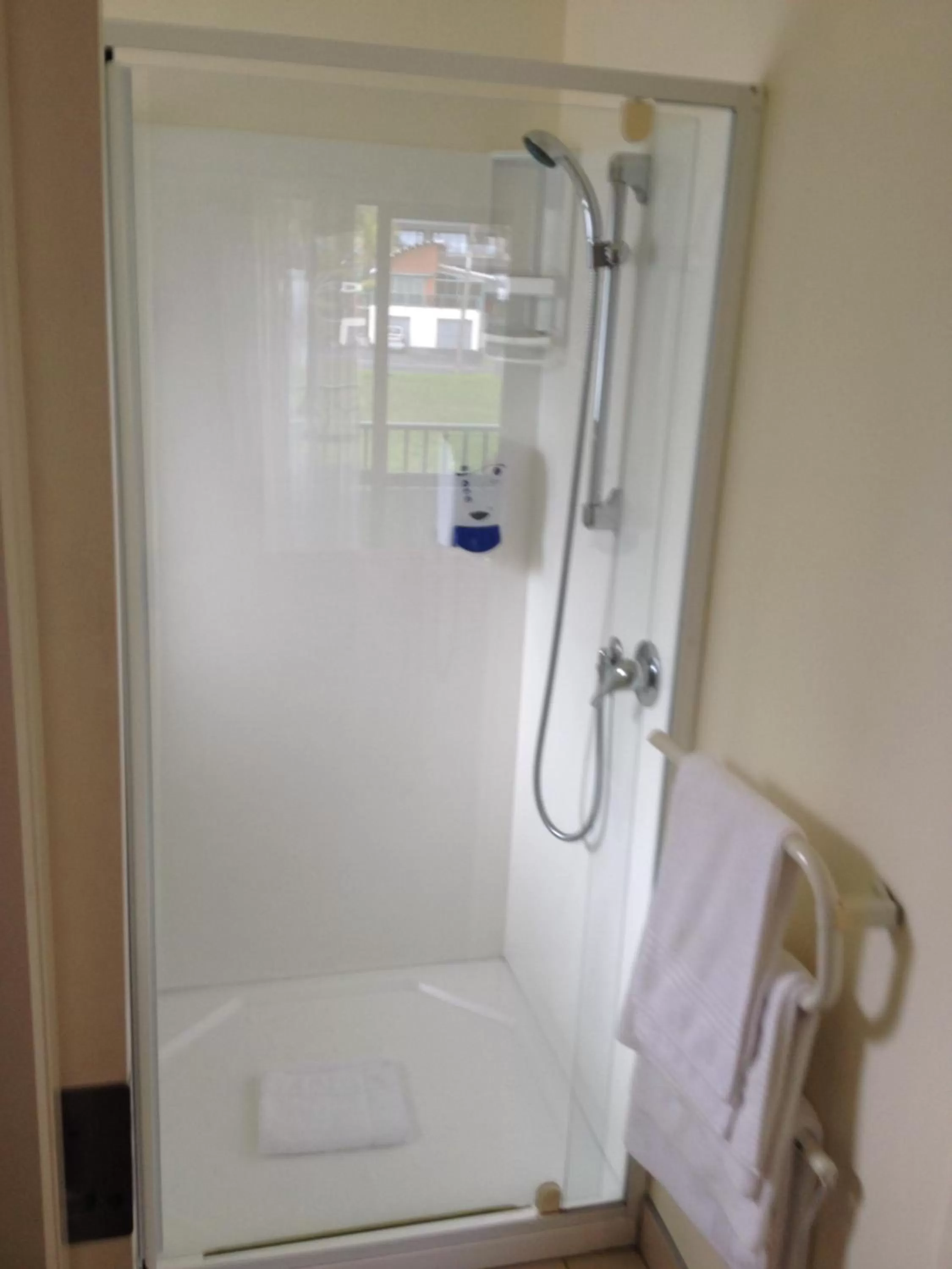 Shower in Bay Sands Seafront Studios