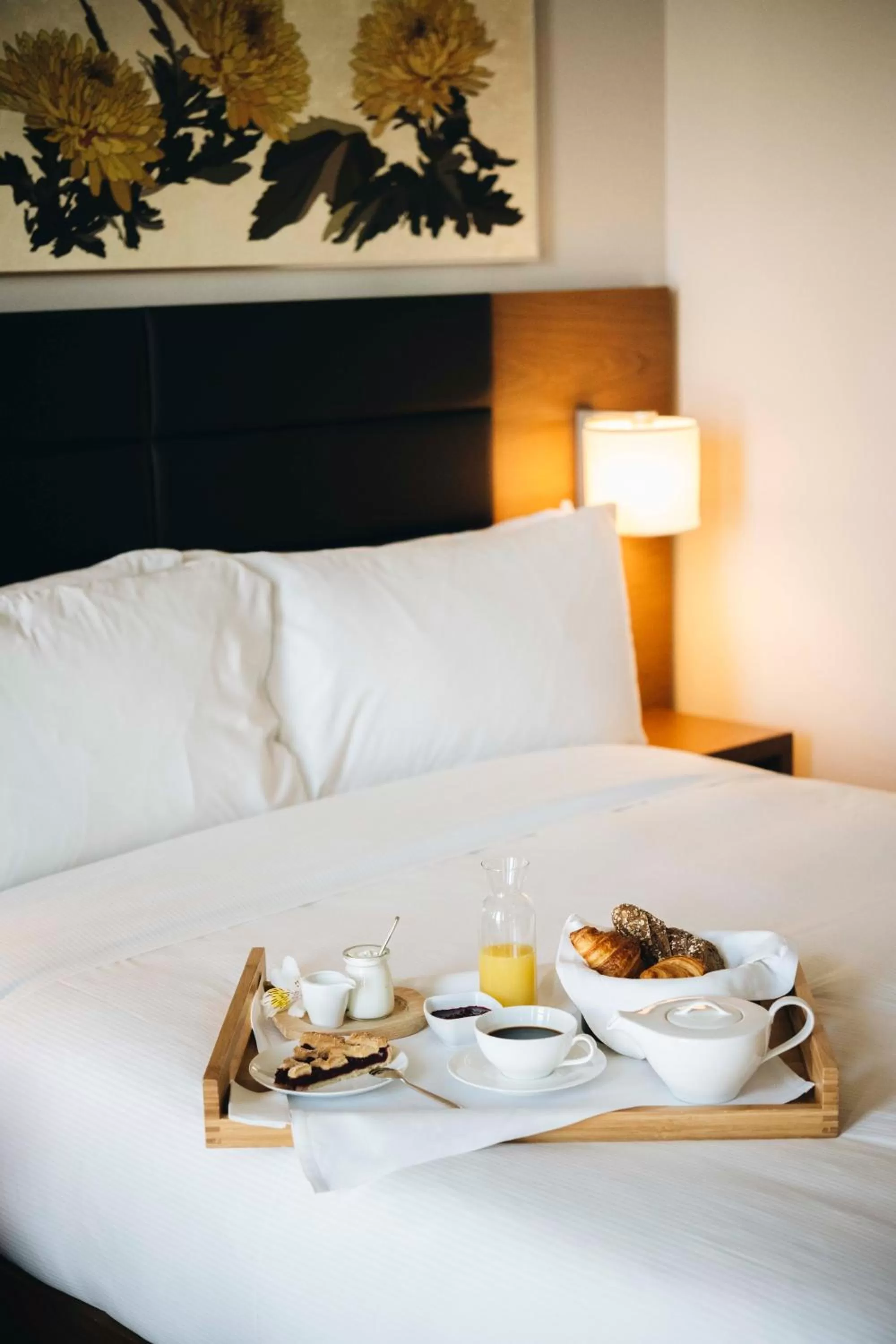 Food and drinks, Bed in Hilton Garden Inn Tbilisi Chavchavadze
