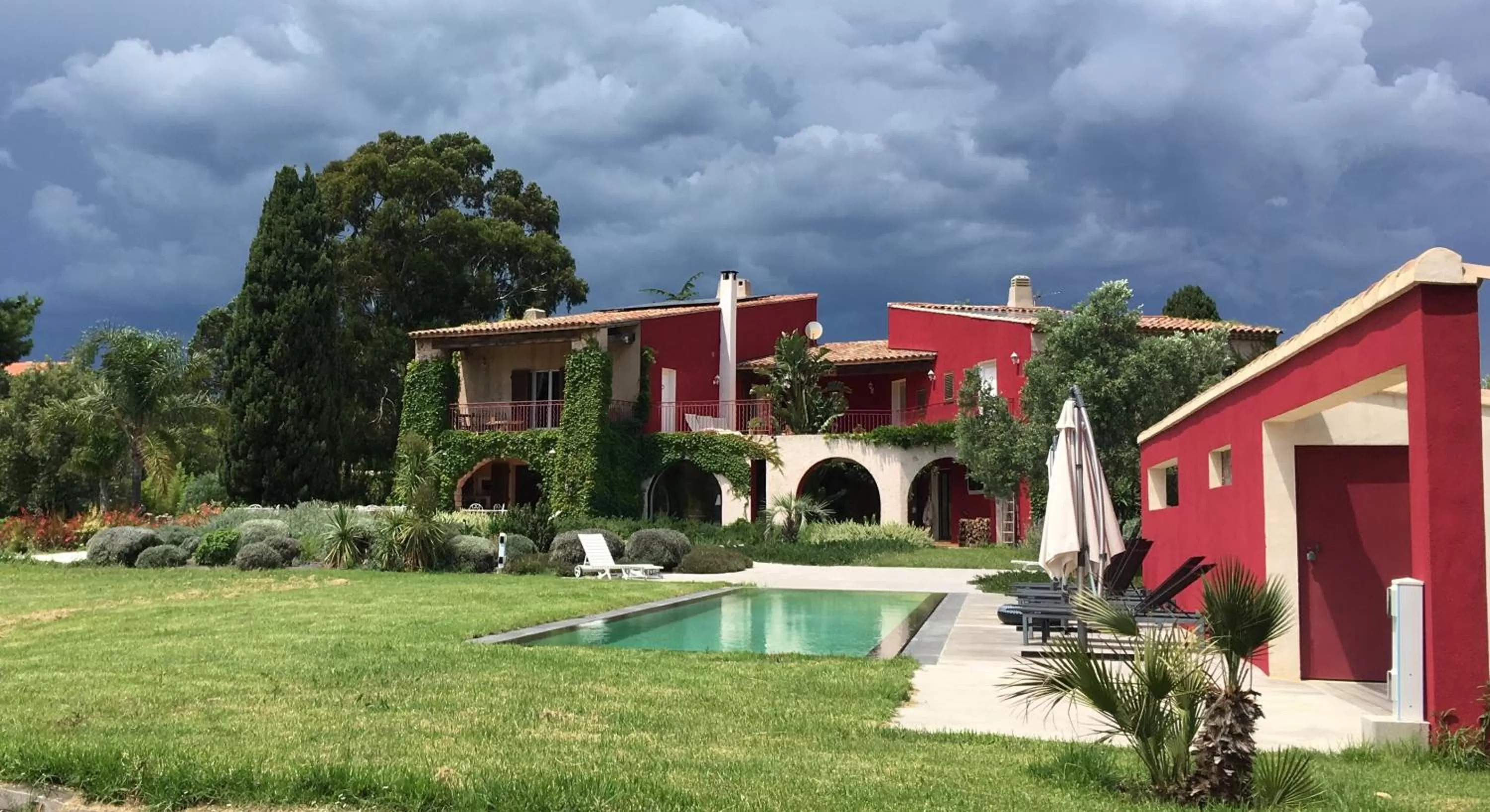 Swimming Pool in VILLA MERCEDES B&b