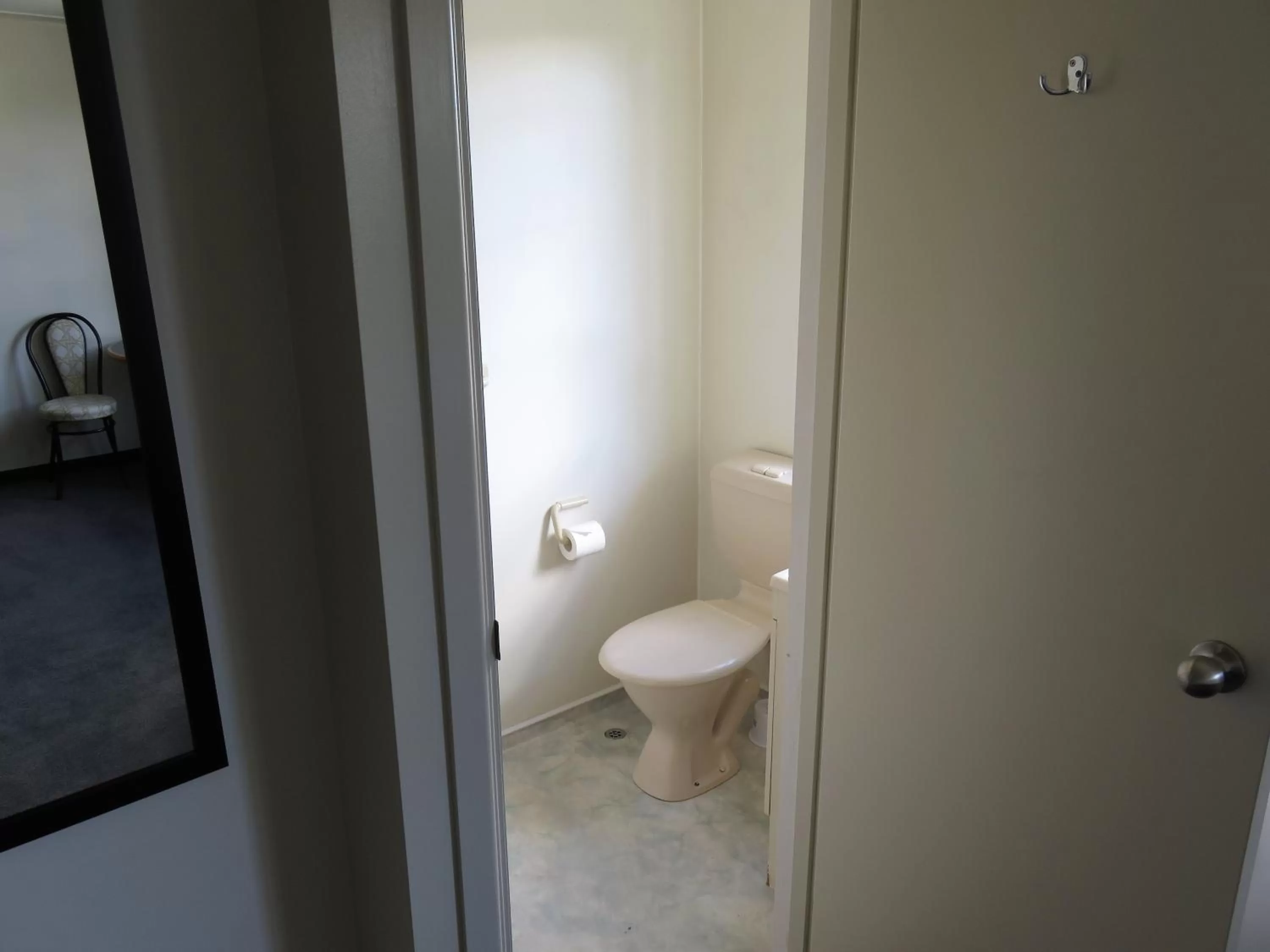 Toilet in Admirals Motor Lodge