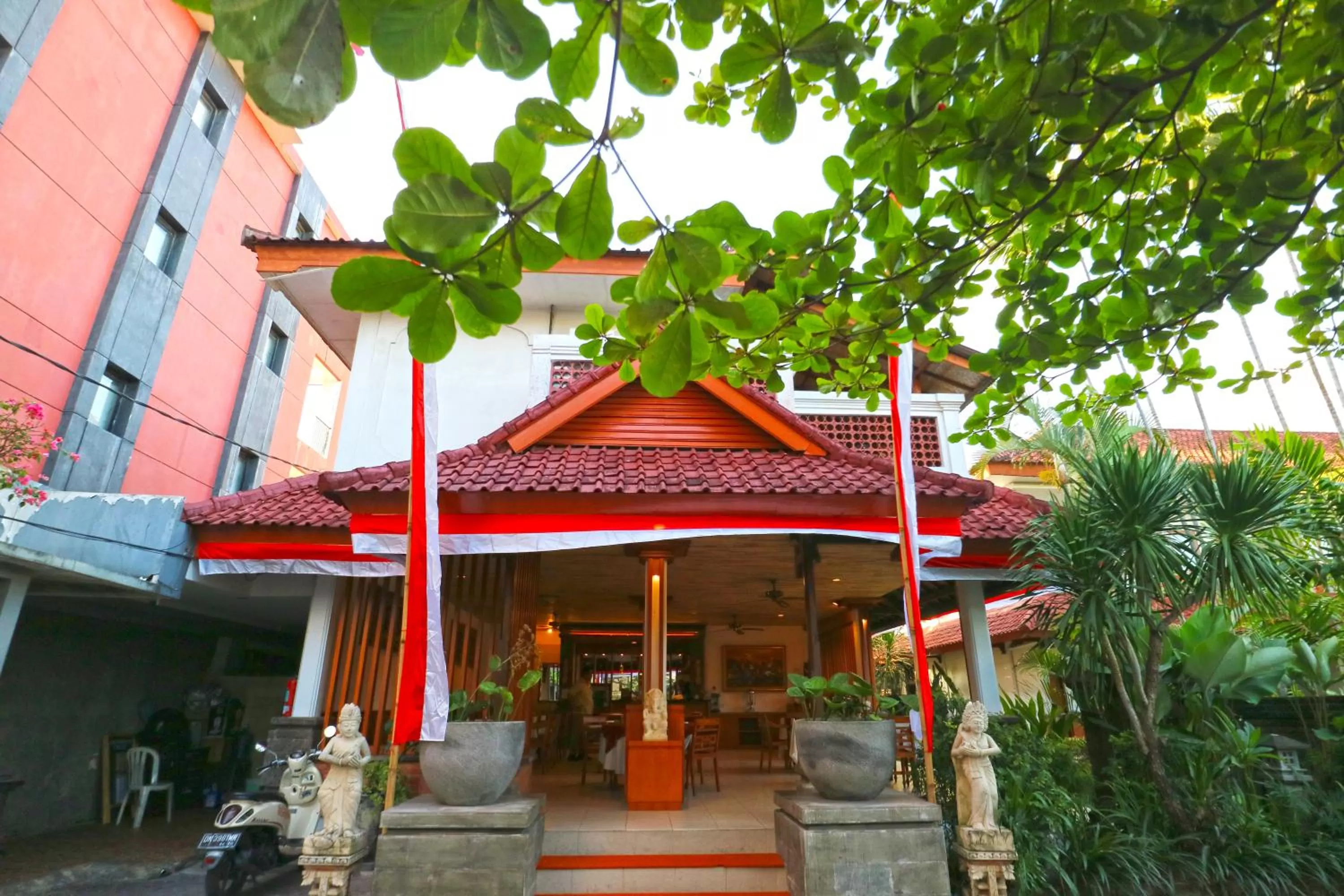 Property building in Hotel Sinar Bali Legian