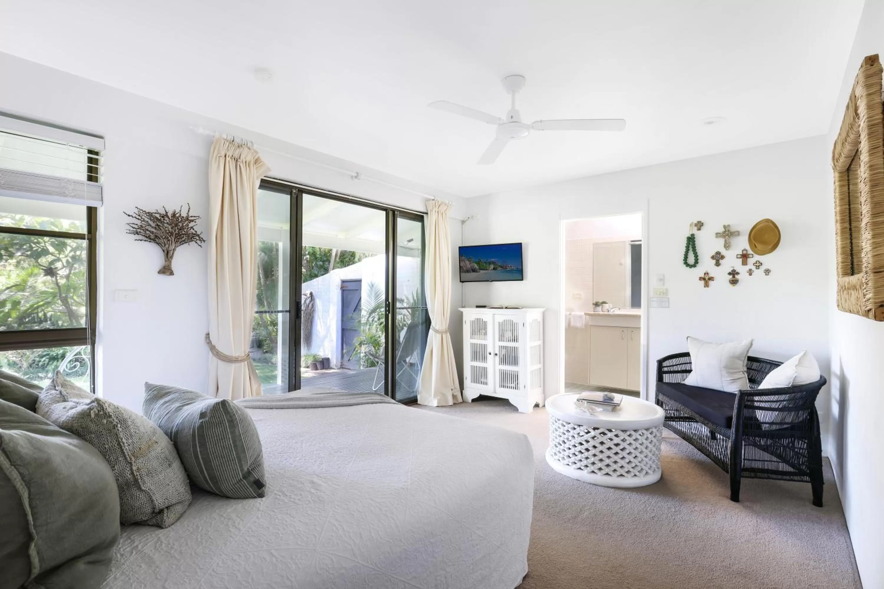 Bed in Sensom Luxury Boutique Bed and Breakfast