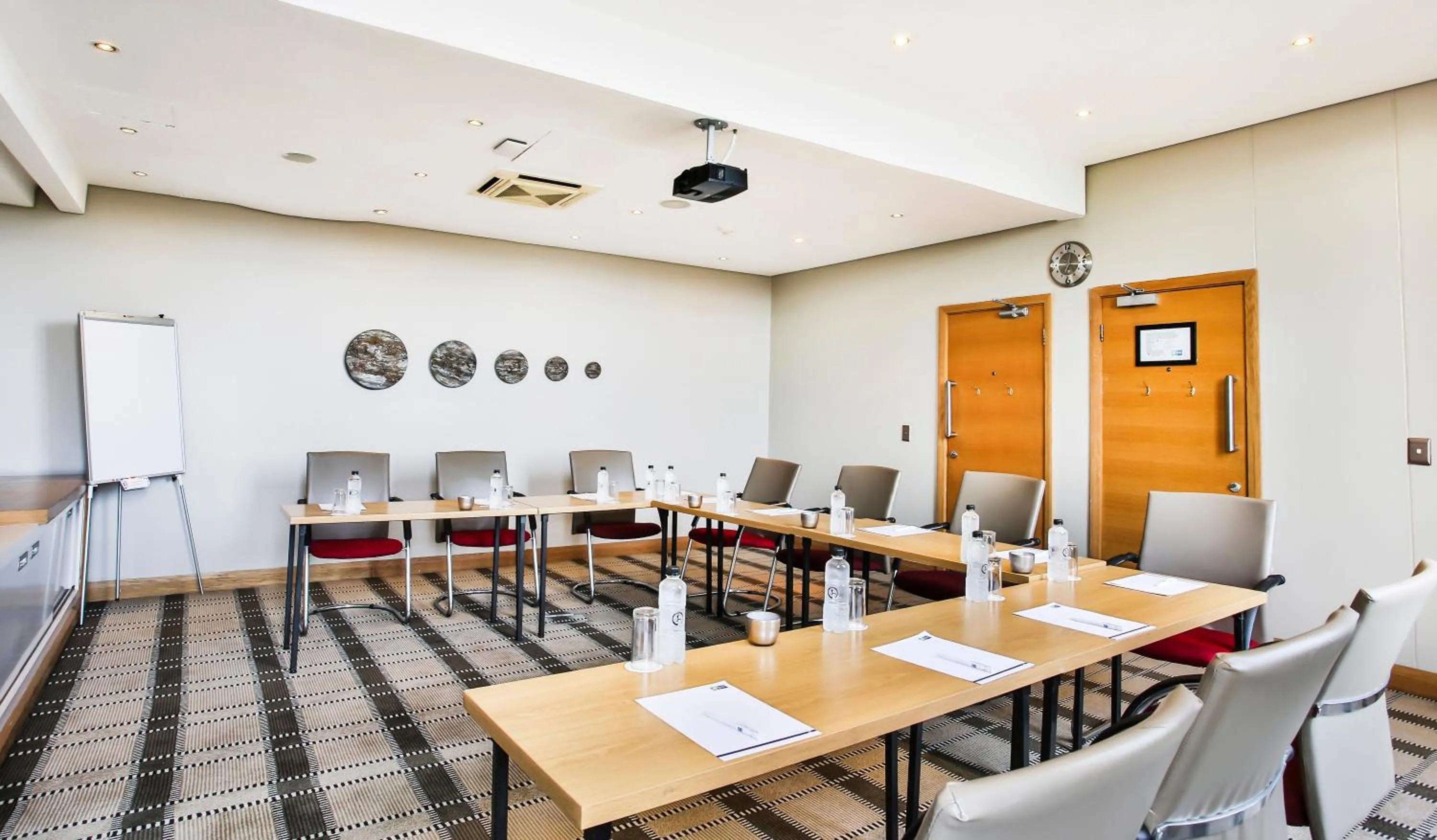 Meeting/conference room in Holiday Inn Express Sandton-Woodmead by IHG