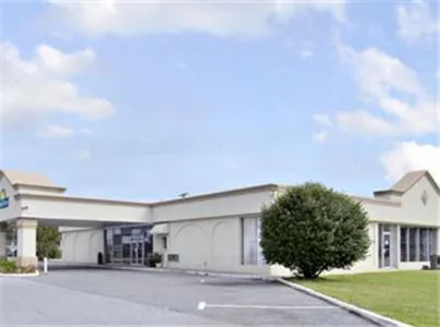 Facade/entrance, Property Building in Americas Best Value Inn-Pocomoke City