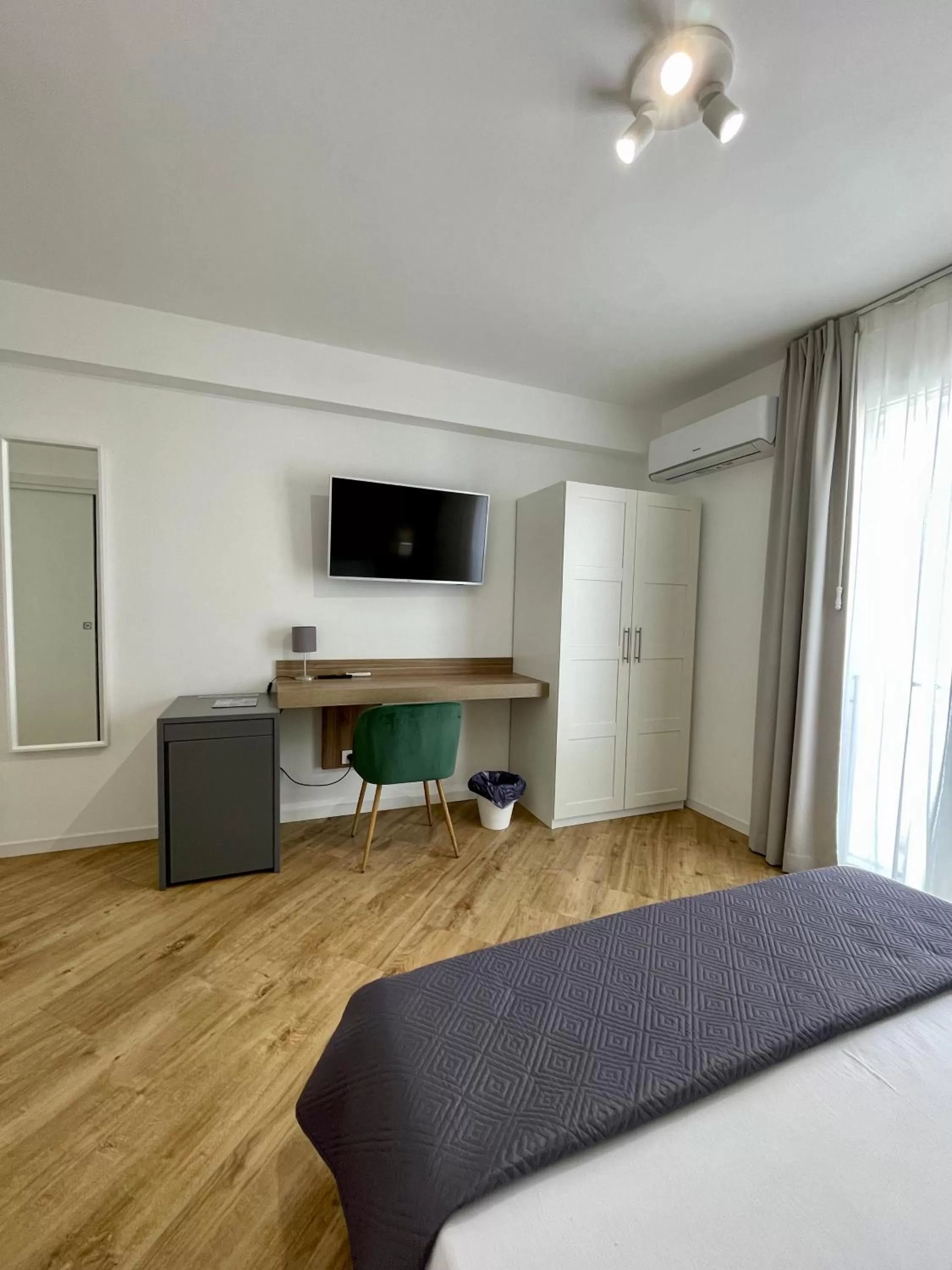 TV and multimedia, Bed in ALBARIA ROOMS-APARTMENTS