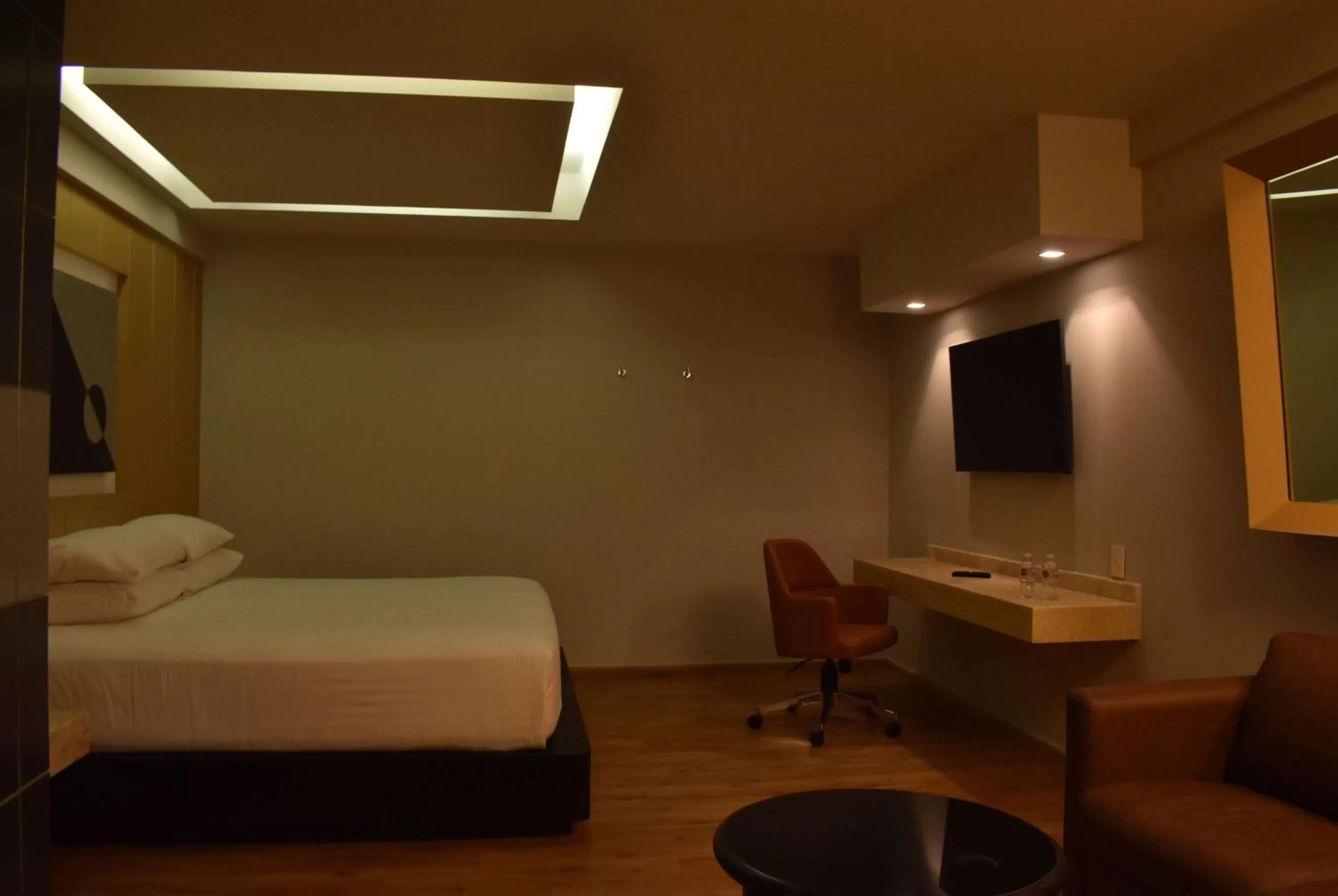 Photo of the whole room, Bed in Ramada by Wyndham Mexico City Santa Fe