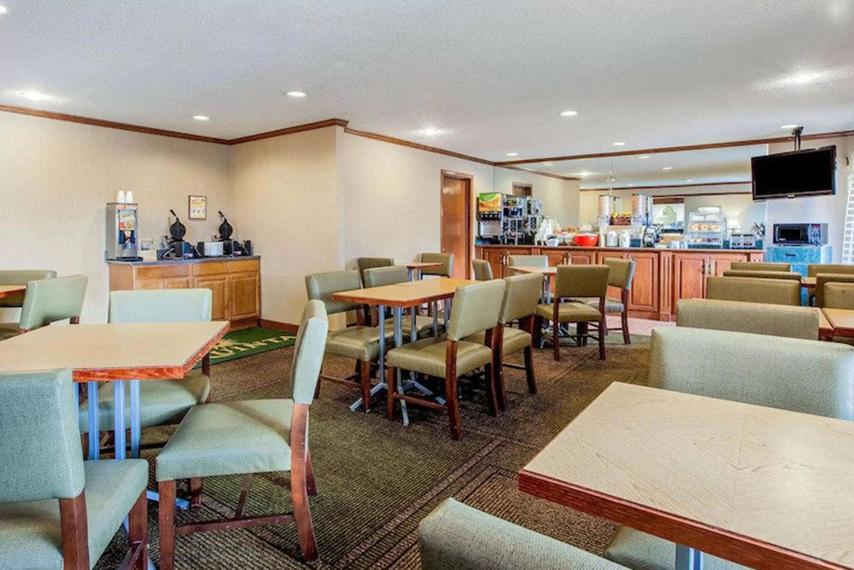 Food and drinks in La Quinta Inn by Wyndham Detroit Southgate