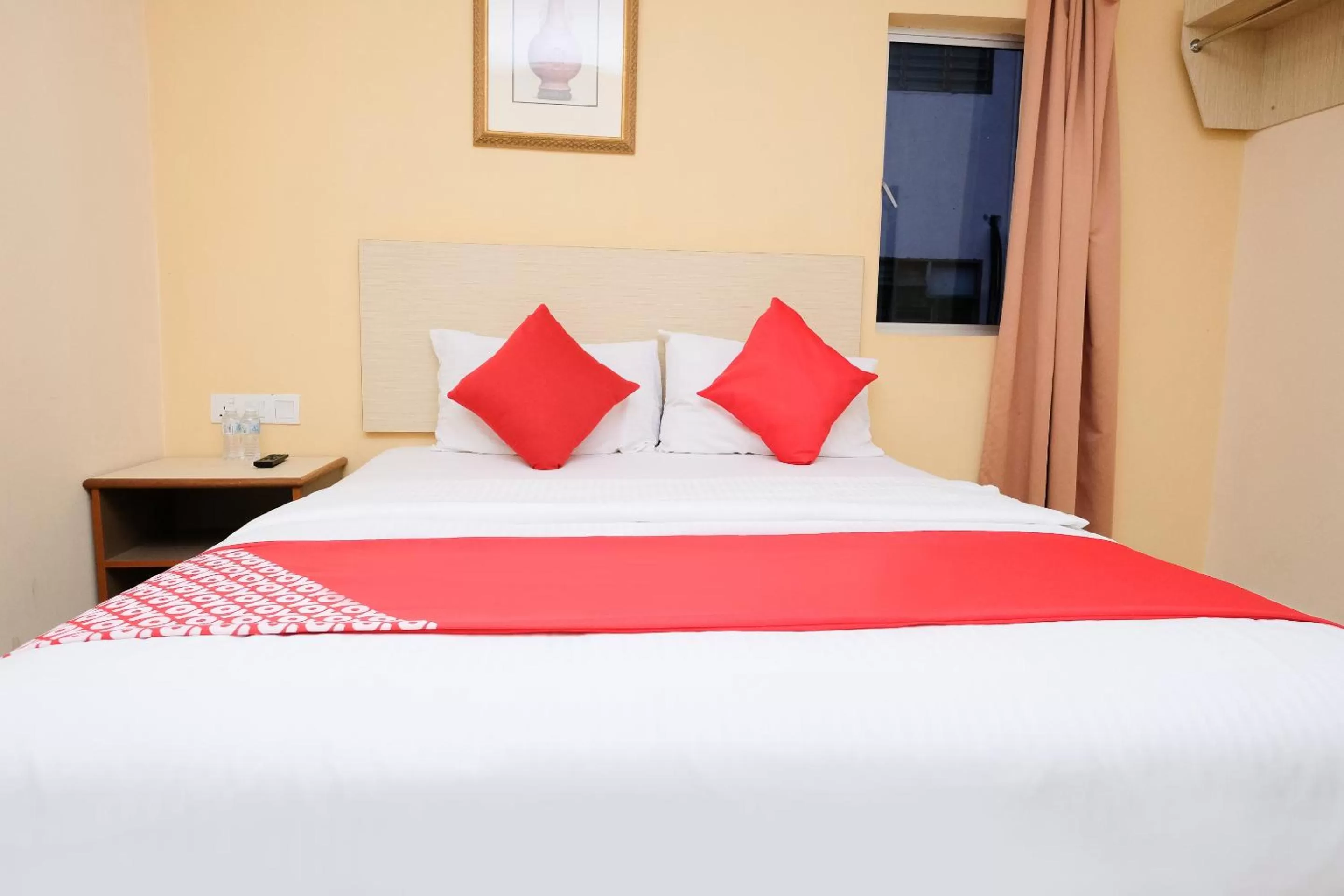 Bedroom in Super OYO 635 Seven Days Hotel