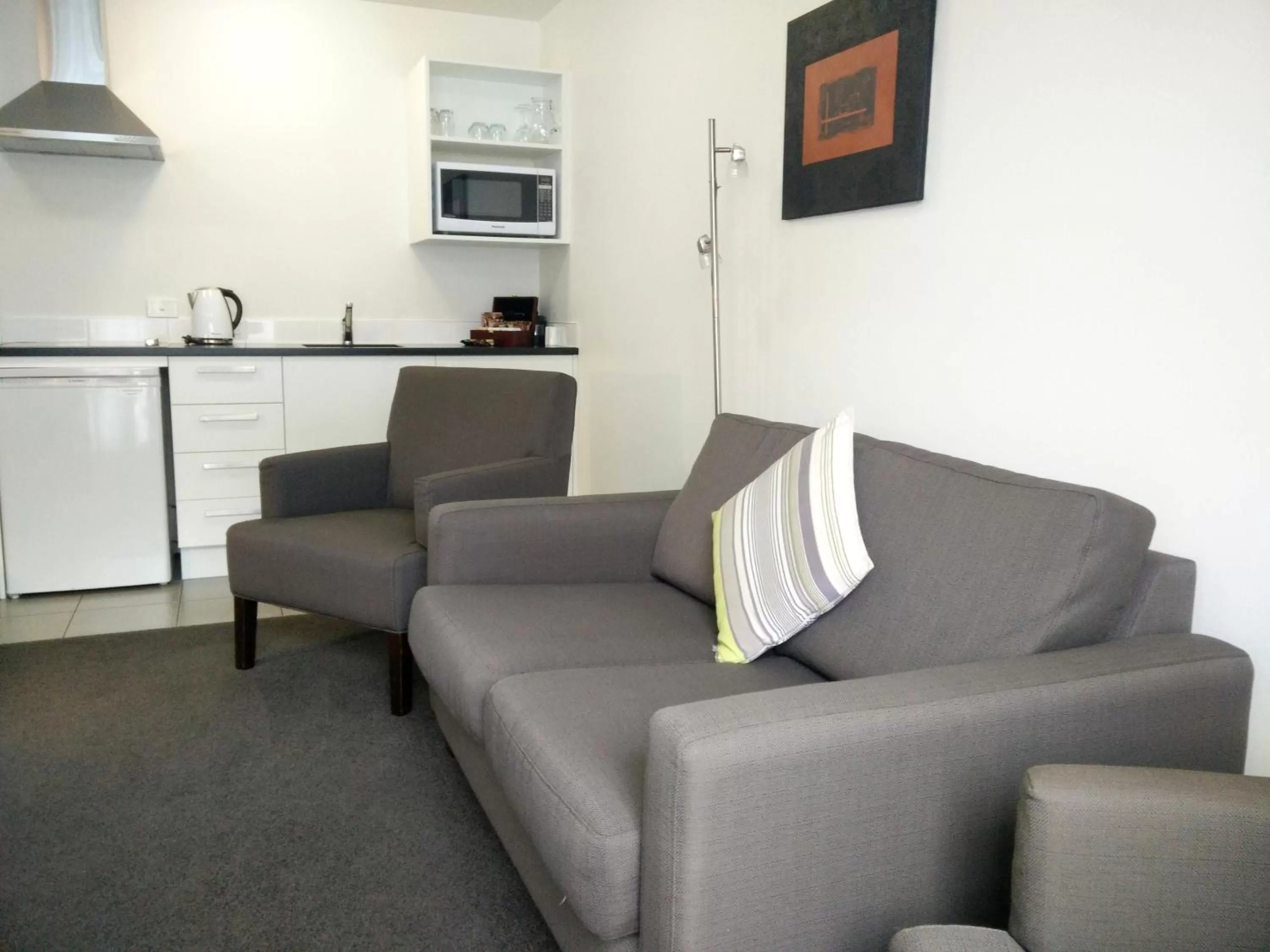 Kitchen or kitchenette in Airport Palms Motel