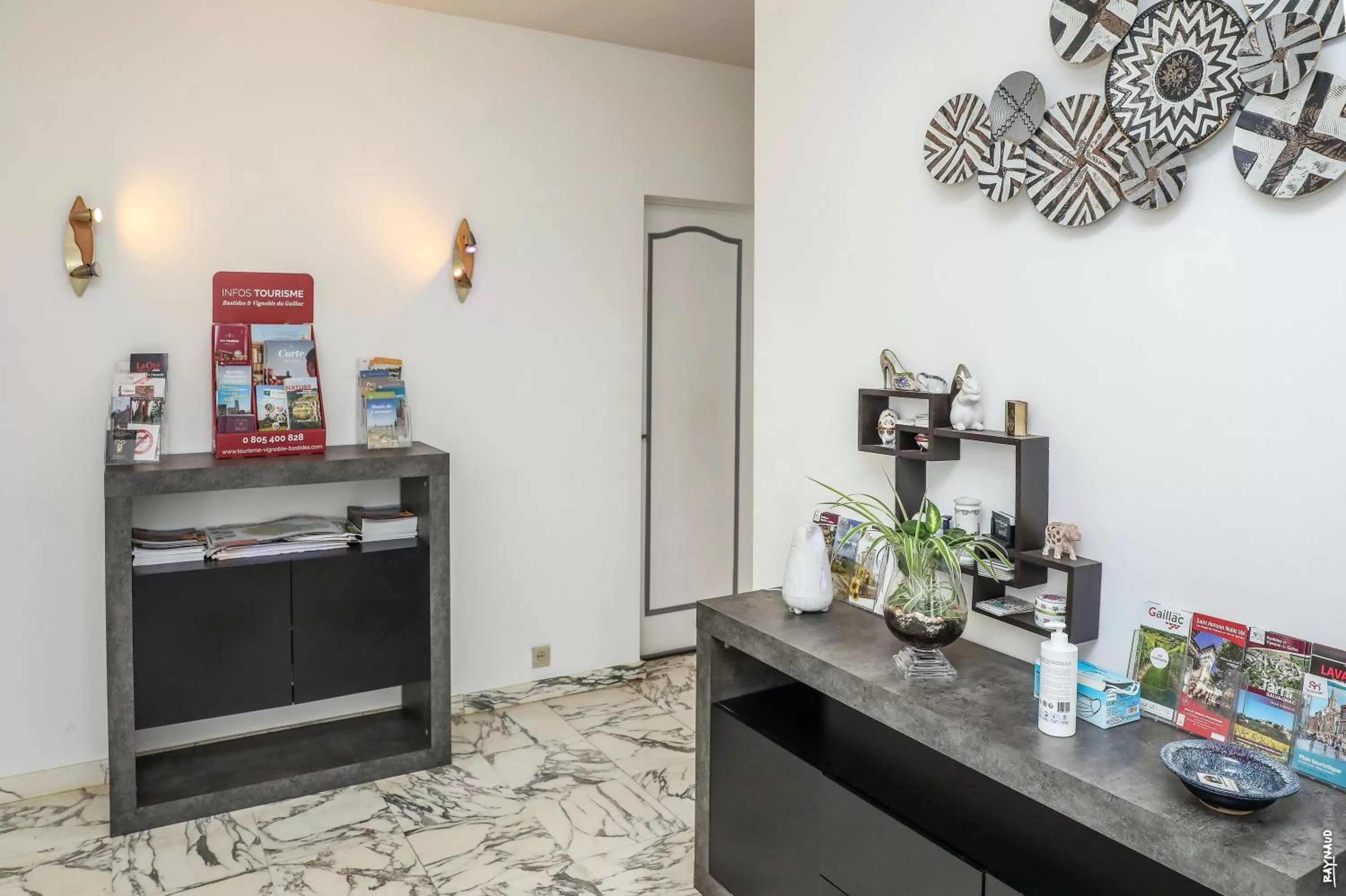 Decorative detail in Le Nid de l'Ecureuil