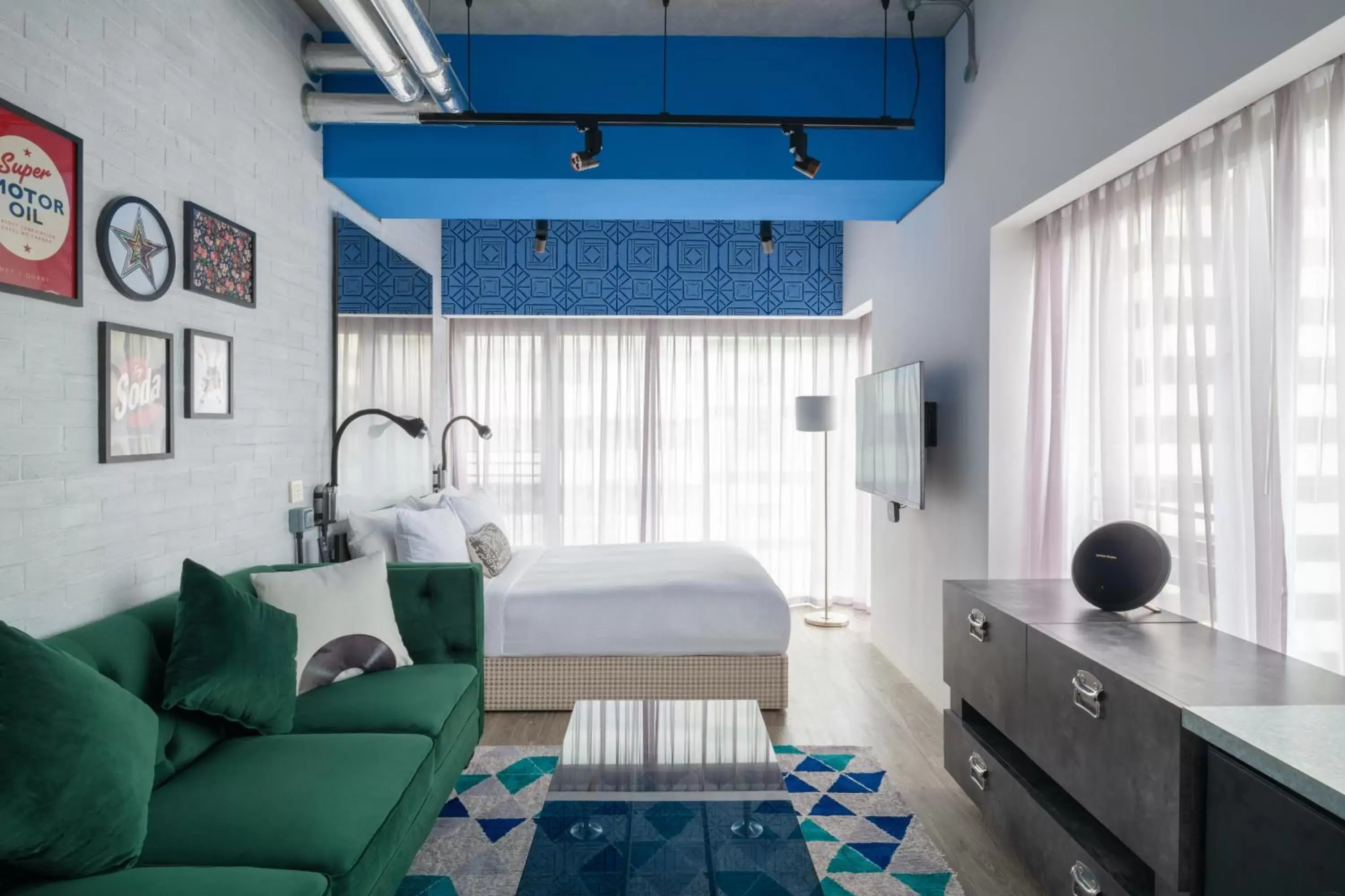 Corner Deluxe Queen Room in Southside by Ovolo Corner Deluxe Queen Room in Southside by Ovolo