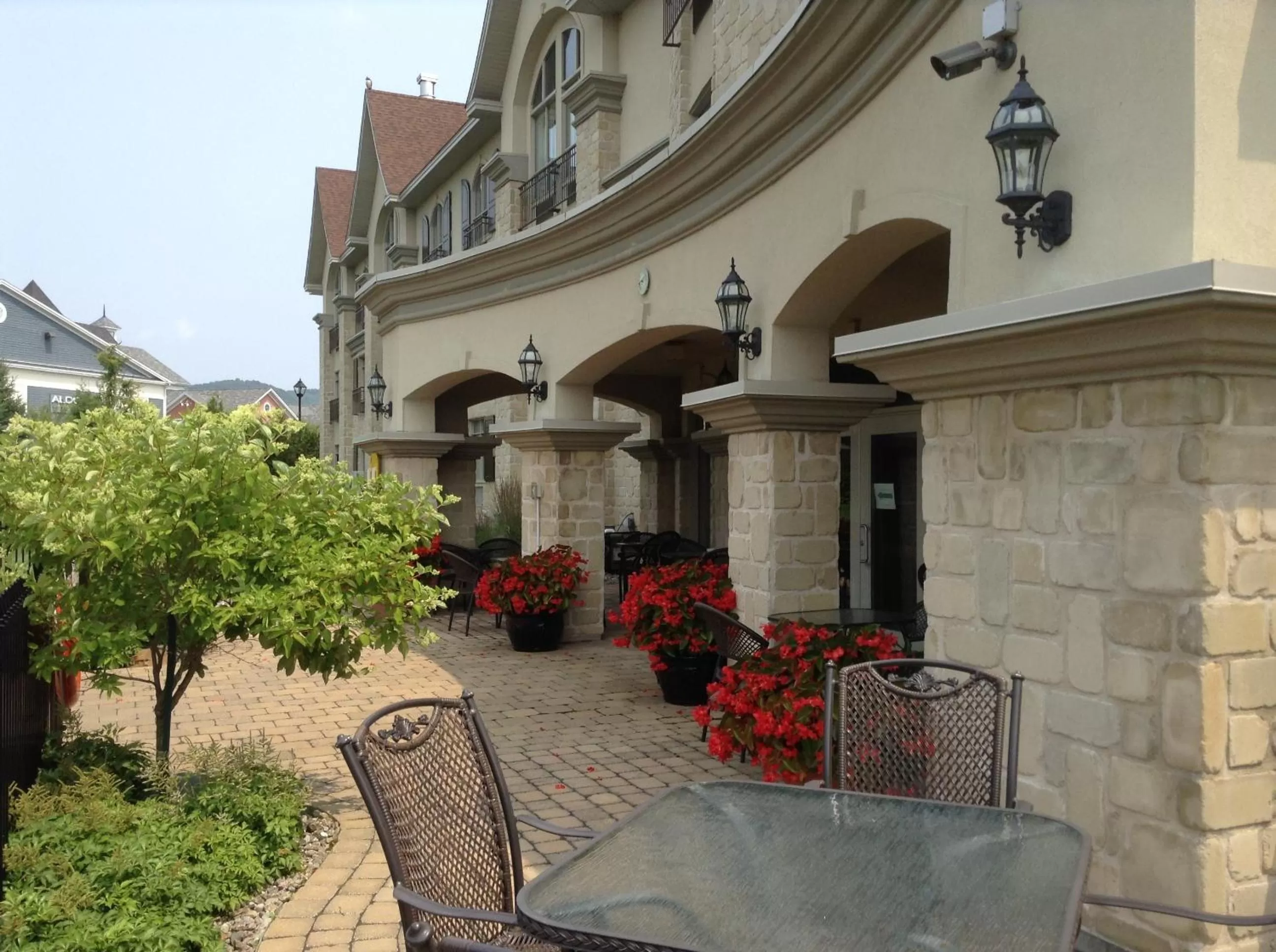 Facade/entrance in Hotel Vallea Bromont, Tapestry Collection by Hilton