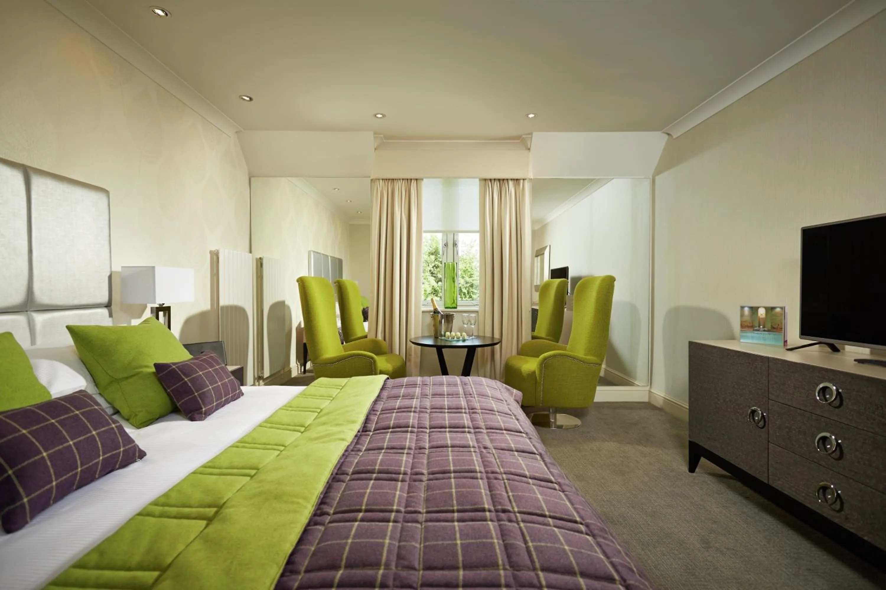 Photo of the whole room, Bed in Rowhill Grange Hotel & Utopia Spa