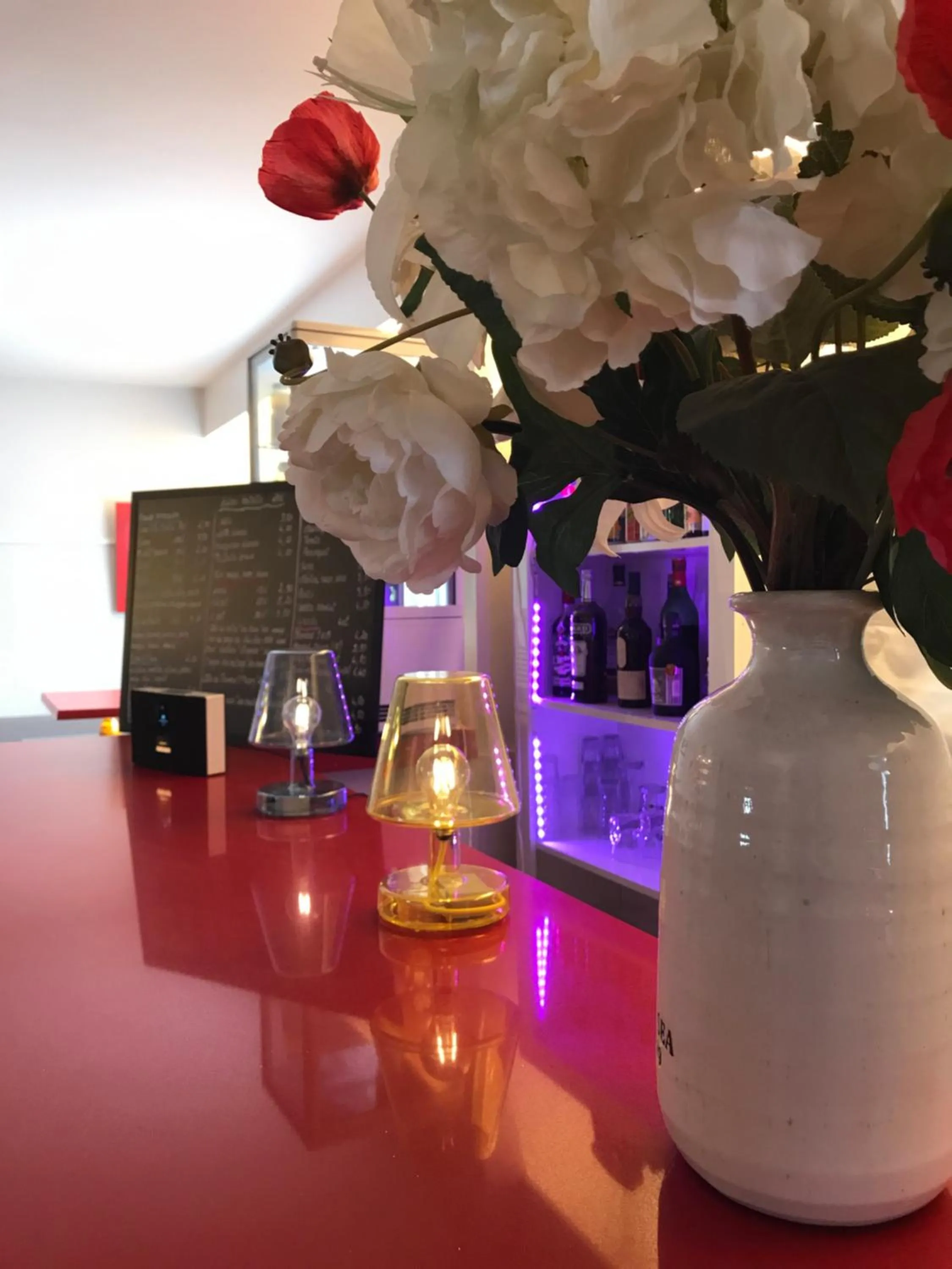 Lounge or bar in The Originals City, Hôtel Dau Ly, Lyon Est