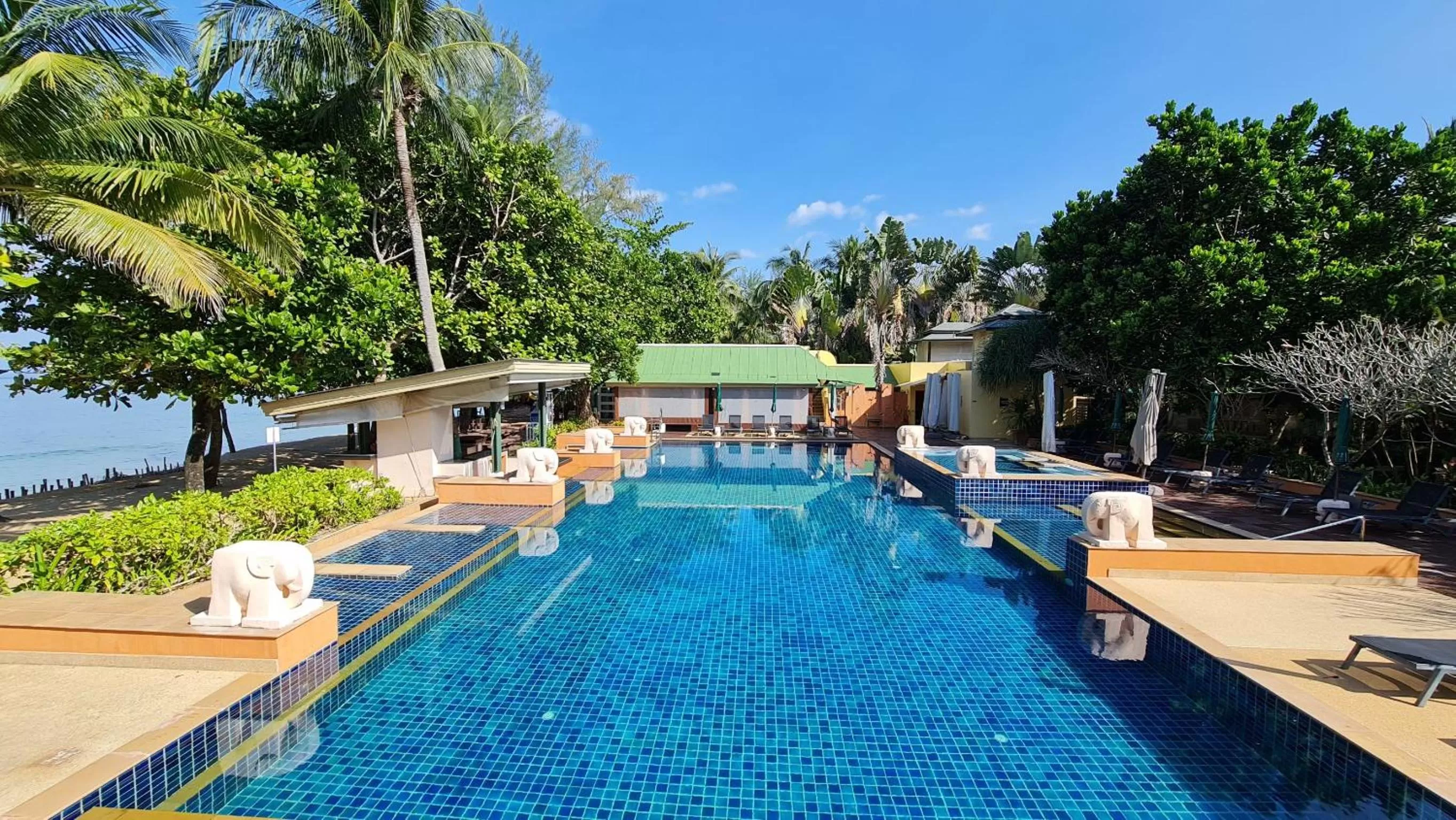 Swimming pool in Baan Khaolak Beach Resort