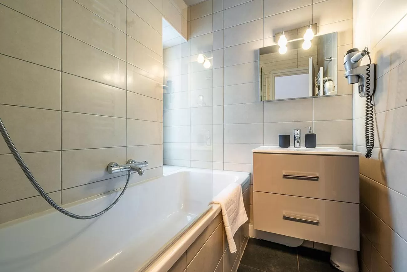 Bathroom in Eden Hotel, Apartments and Chalet Chamonix Les Praz