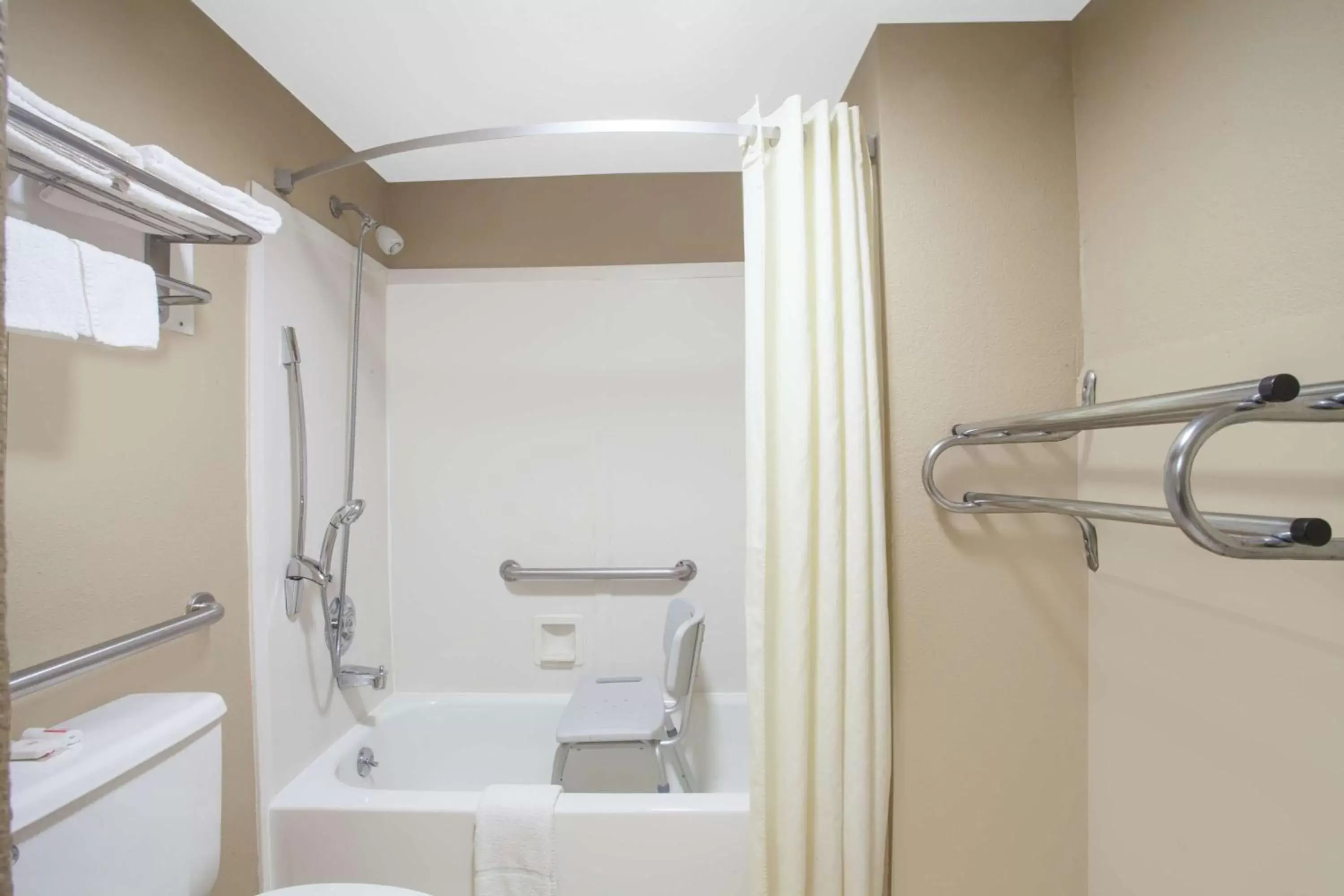 King Room - Mobility Accessible/Smoking in Super 8 by Wyndham Nashville West King Room - Mobility Accessible/Smoking in Super 8 by Wyndham Nashville West