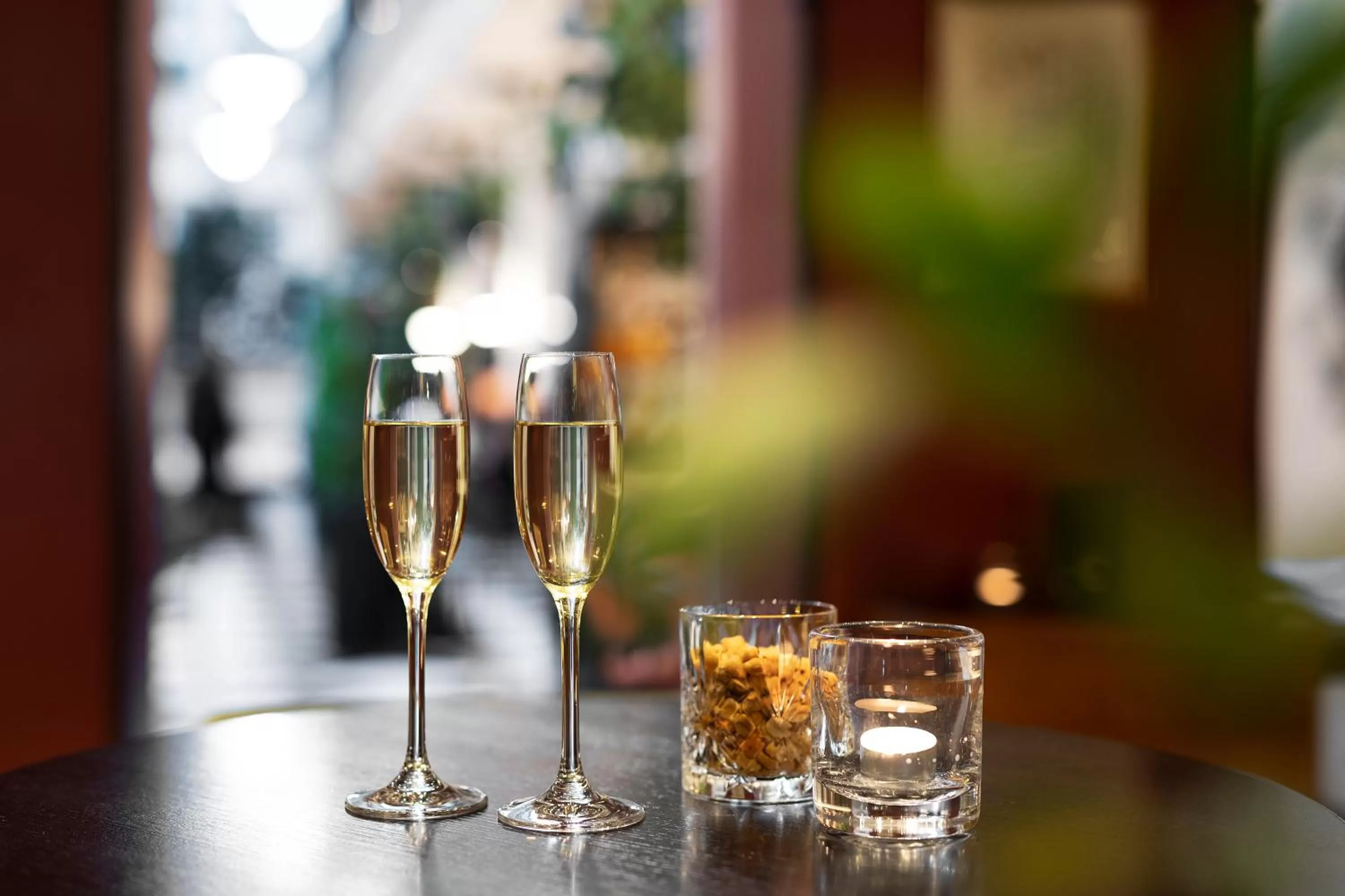 Restaurant/places to eat in Elite Plaza Hotel