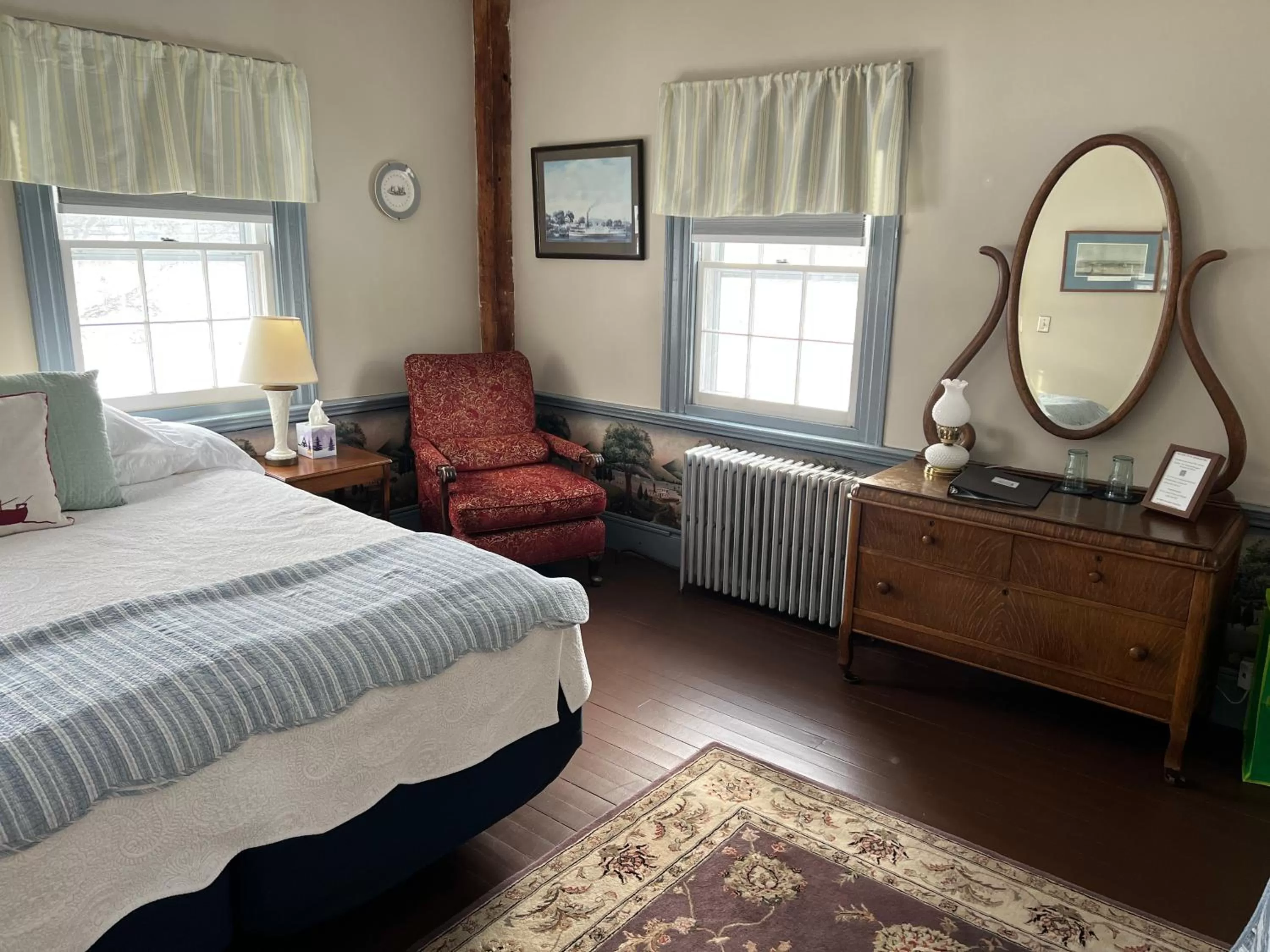 Photo of the whole room, Bed in Shoreham Inn Bed & Breakfast