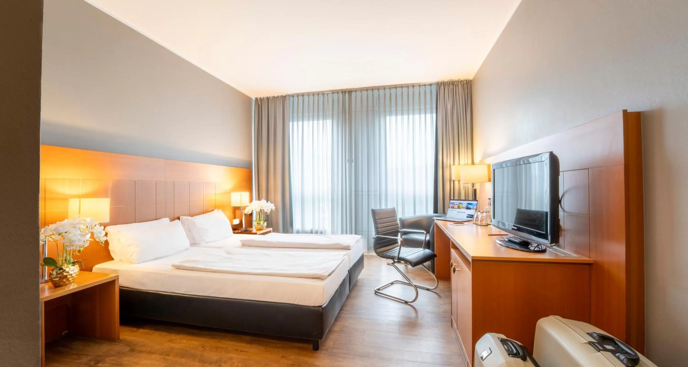 Photo of the whole room, Bed in PLAZA Premium Köln