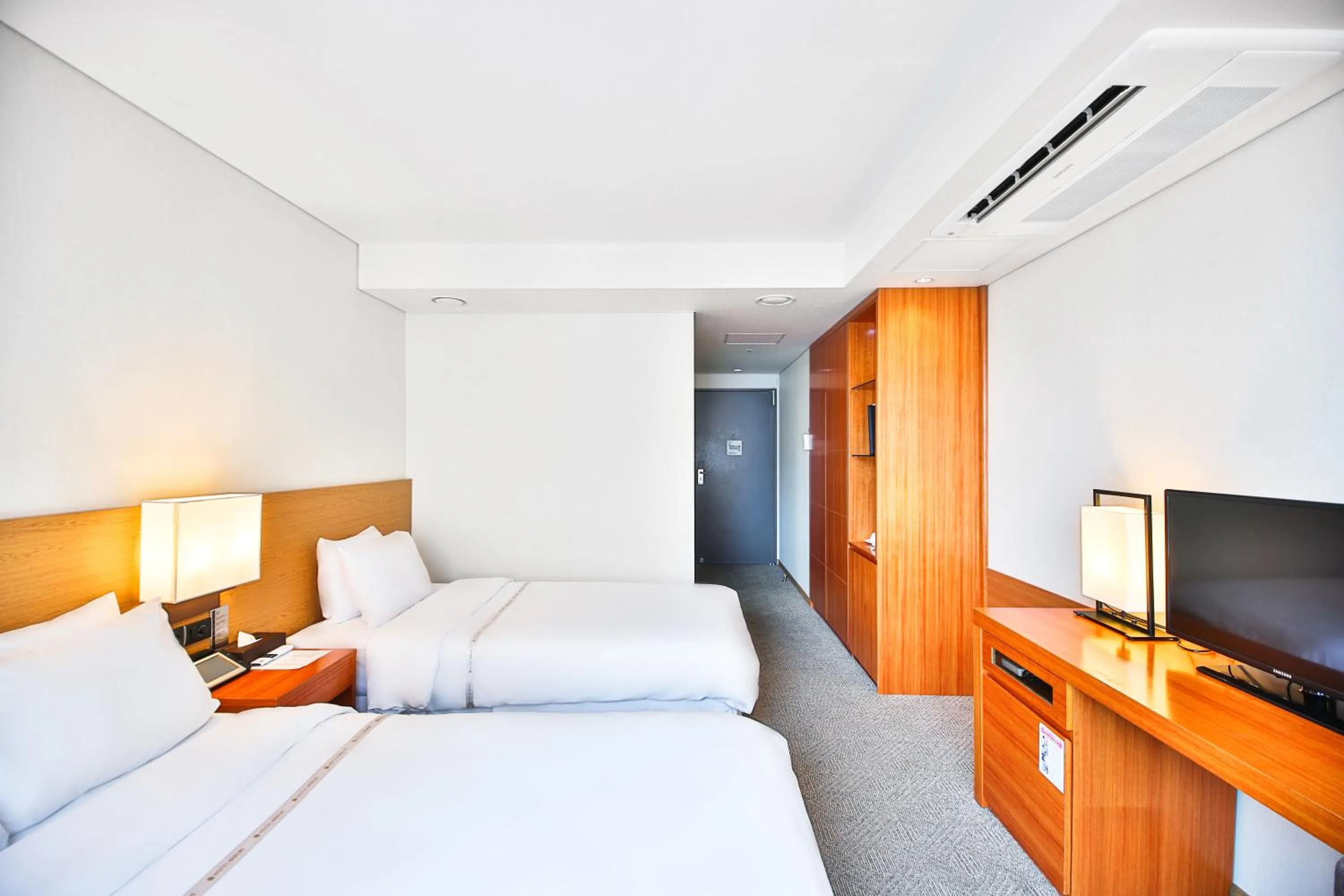 Standard Twin Room in Bareve Hotel