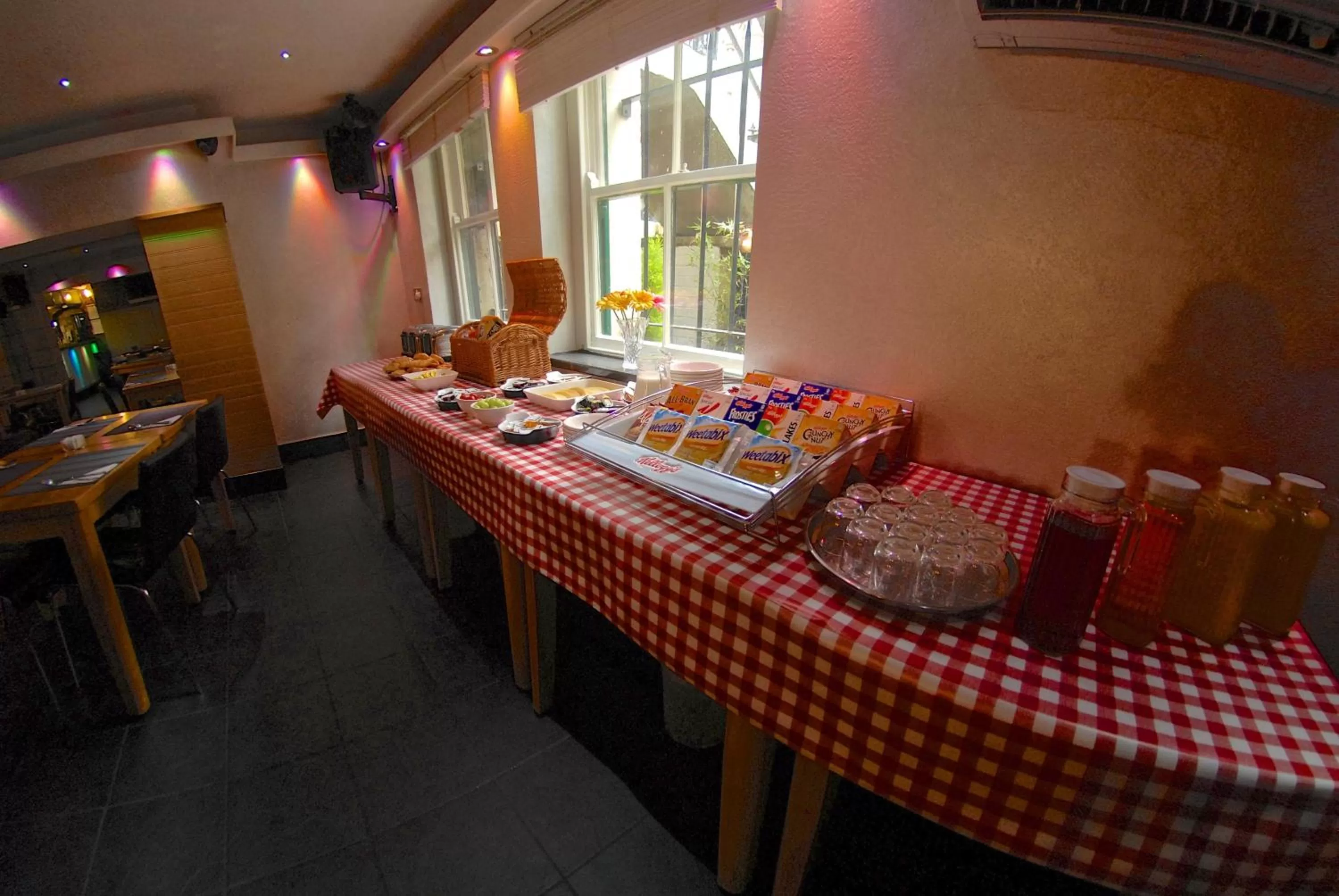 Restaurant/places to eat in The George Hotel