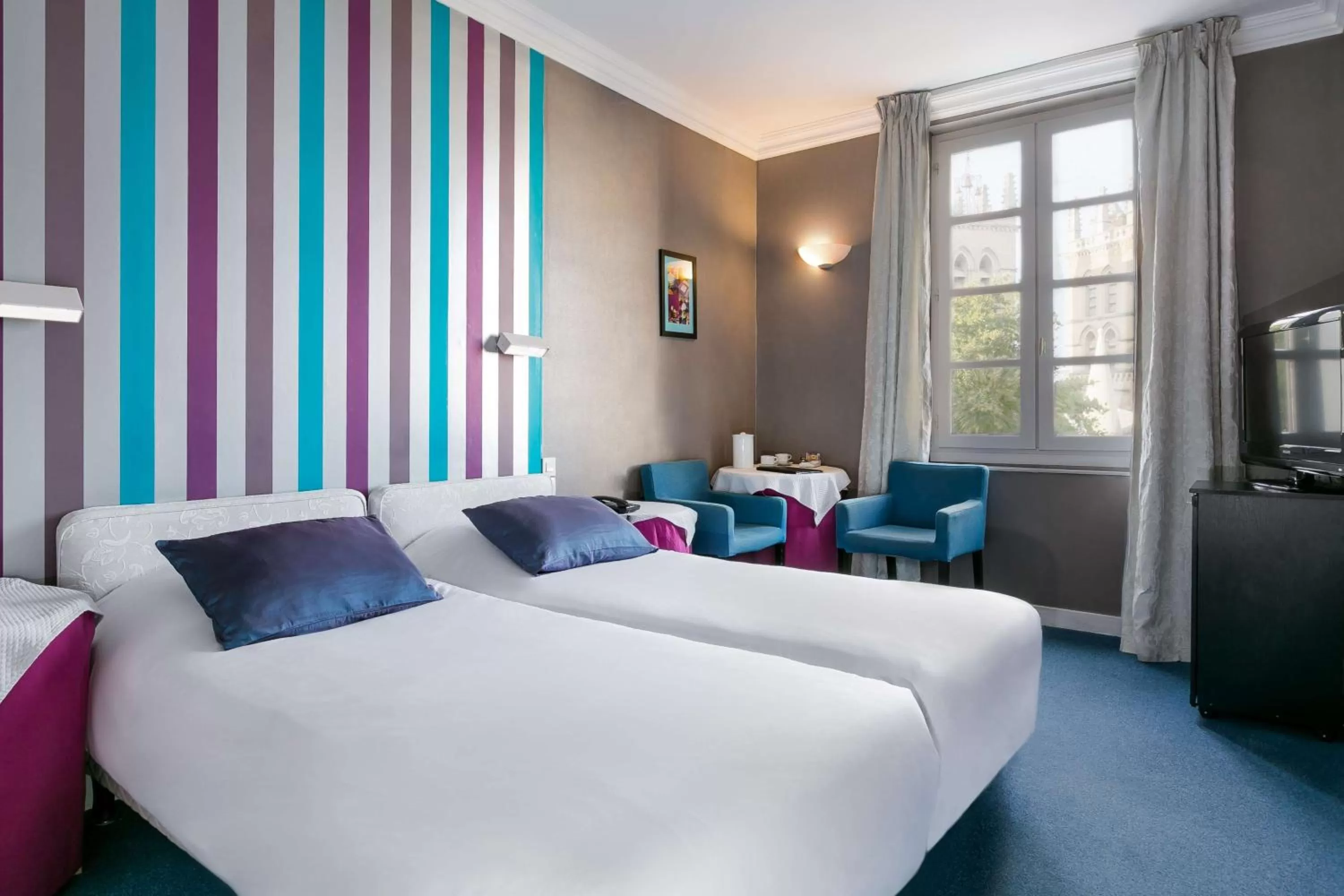 Photo of the whole room, Bed in Best Western Hotel Le Guilhem