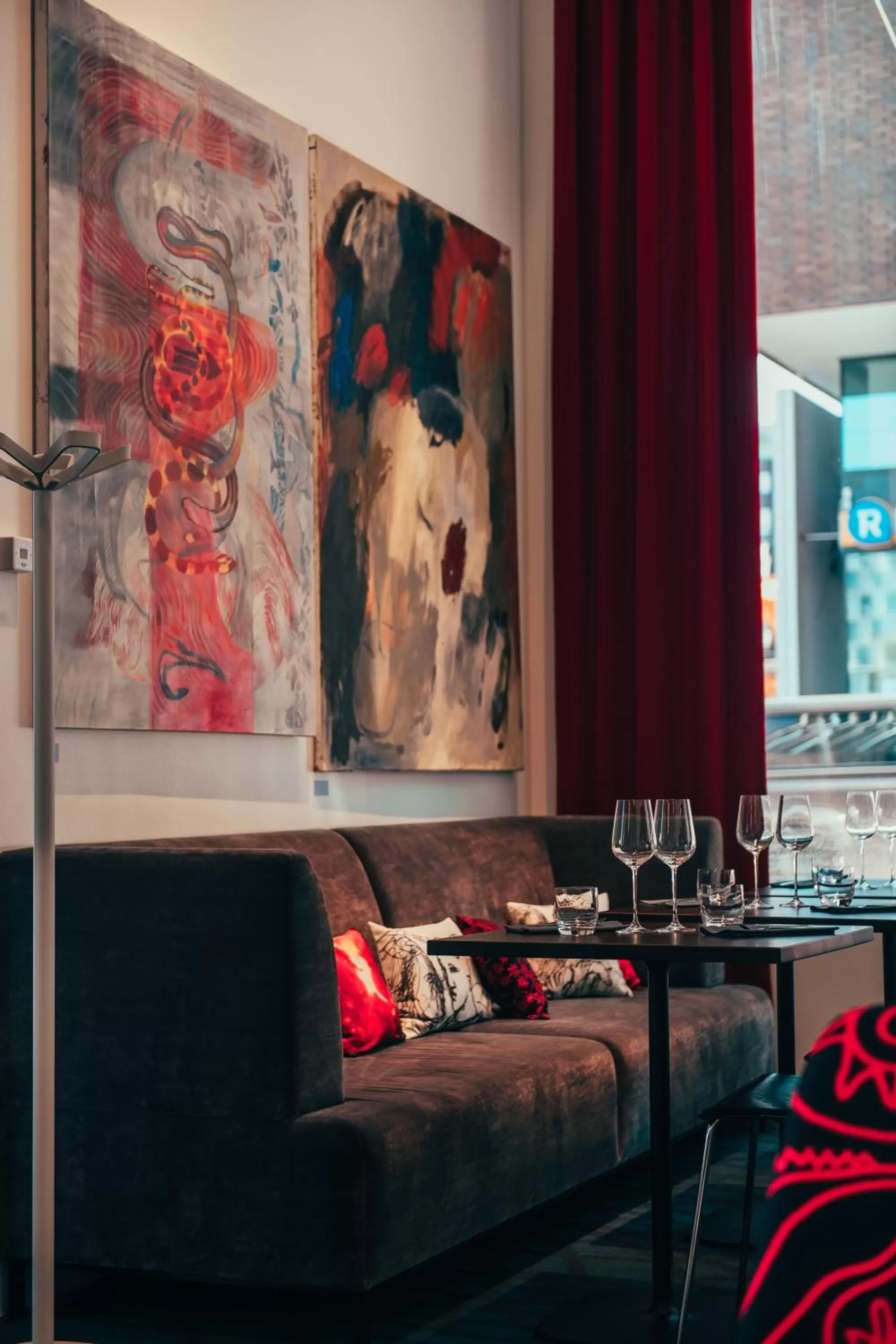 Restaurant/places to eat in Hotel AX