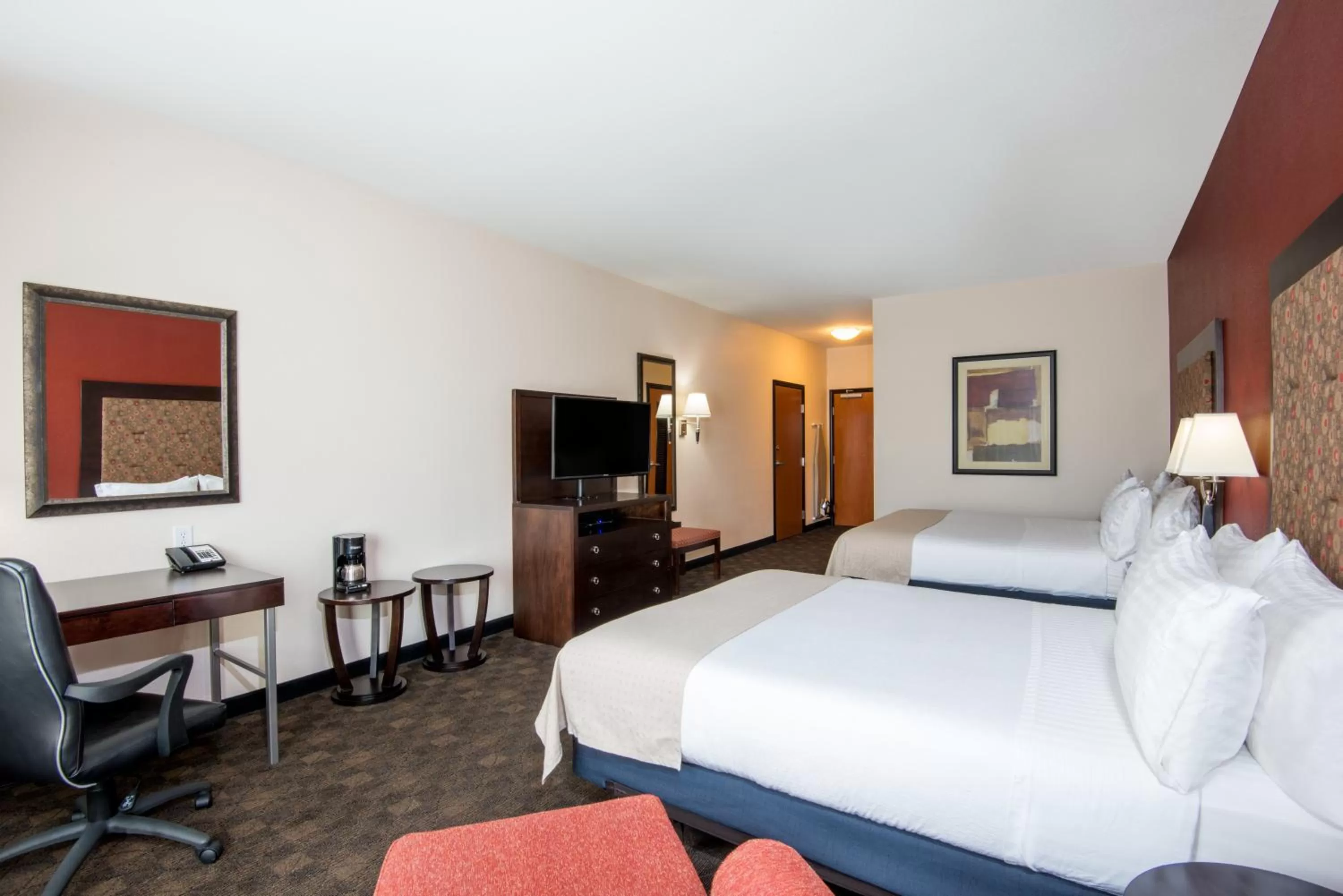Photo of the whole room, Bed in Holiday Inn Casper East-Medical Center by IHG