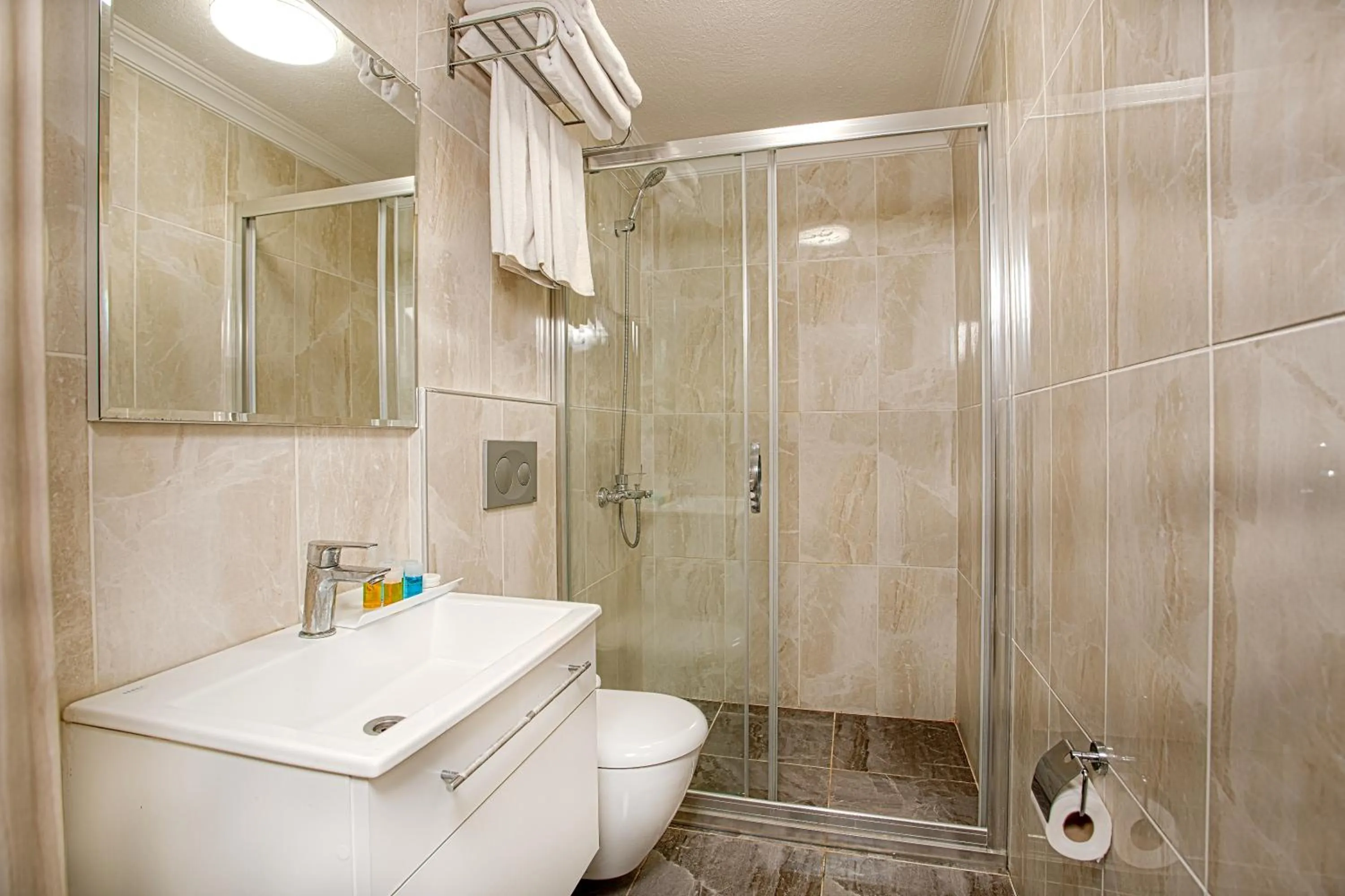 Toilet in Sim Hotel Istanbul Old City