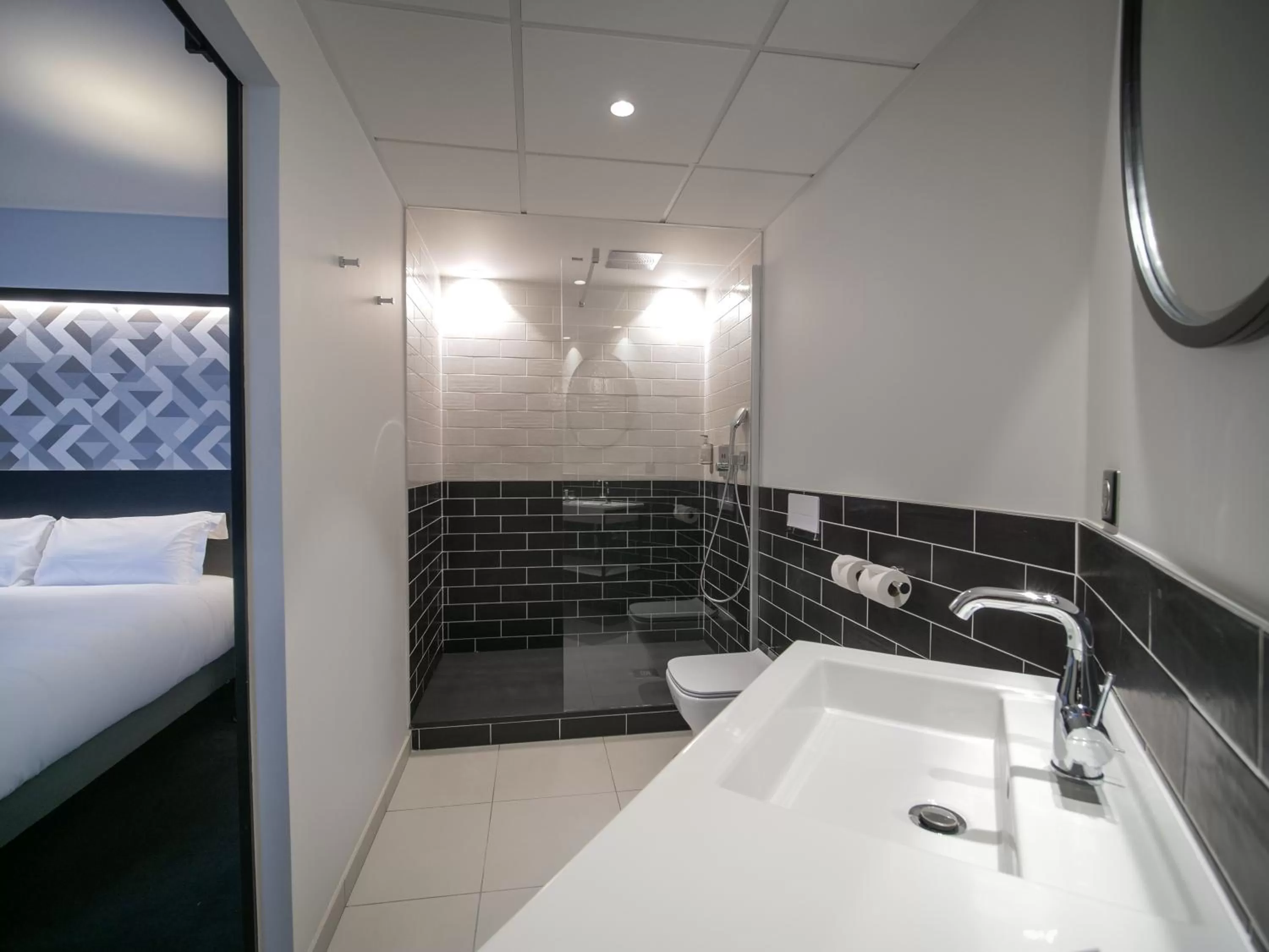 Shower in Le Magic Hôtel & Spa