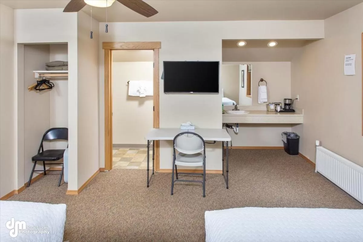 Bed in Kenai Airport Hotel