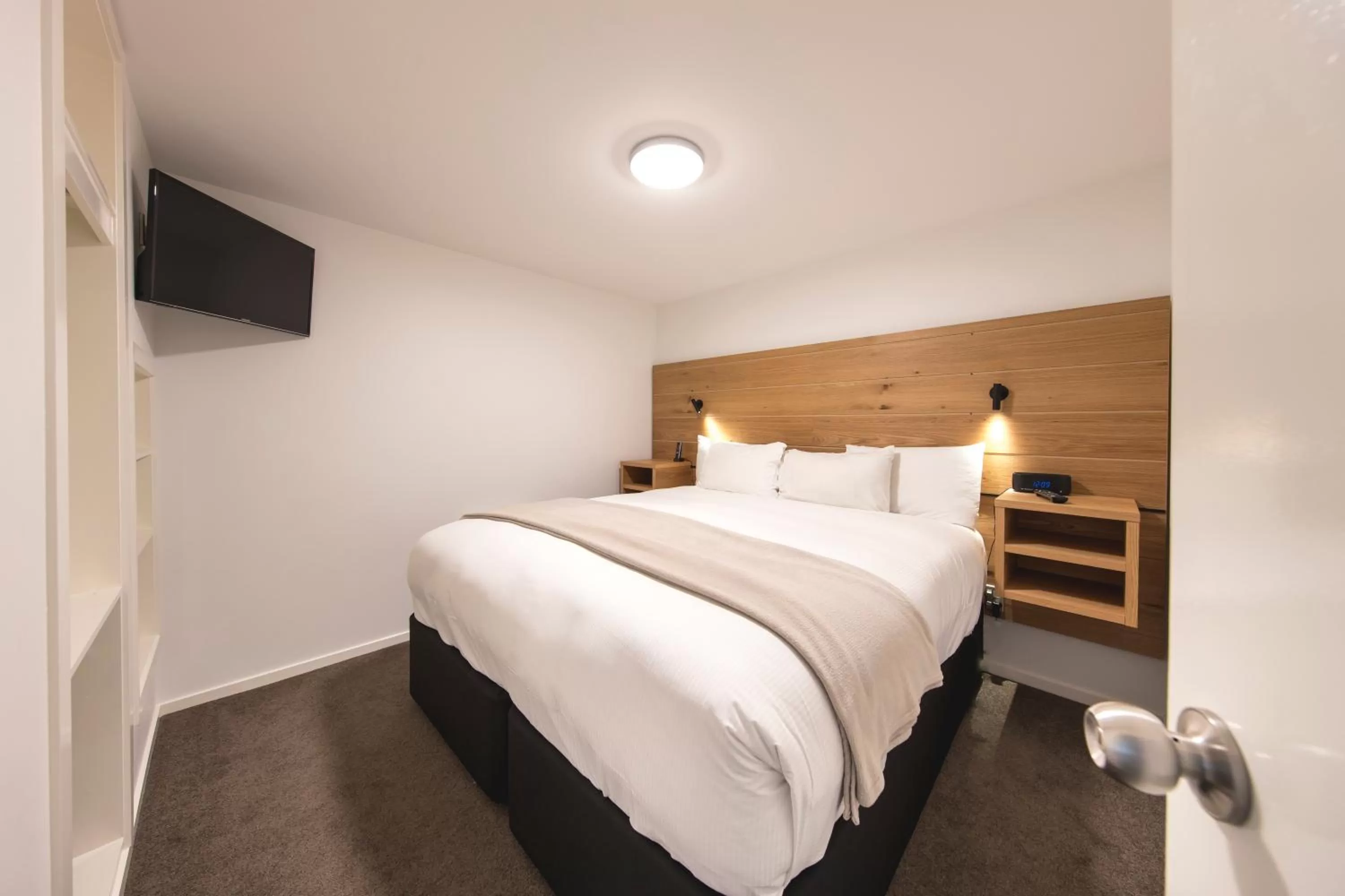 Bed in Lomond Lodge Motel & Apartments