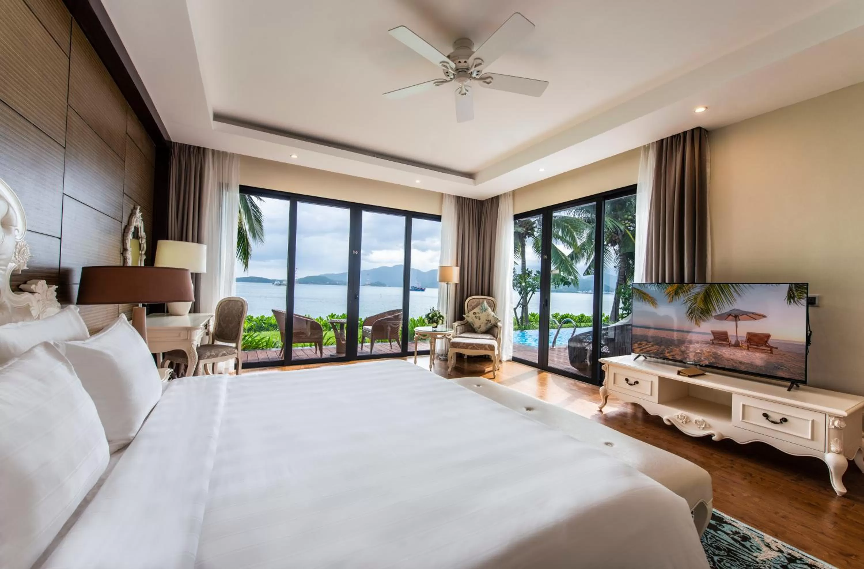 Bedroom, Bed in Vinpearl Resort & Spa Nha Trang Bay